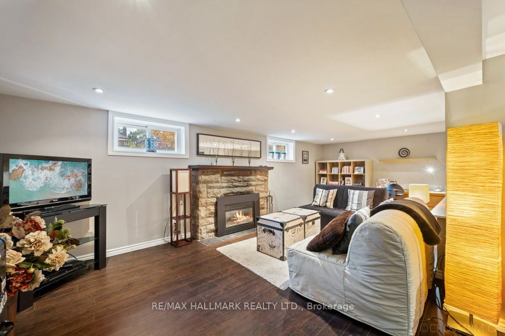 #lower Level - 4 Four Oaks Gate Property Photo 3
