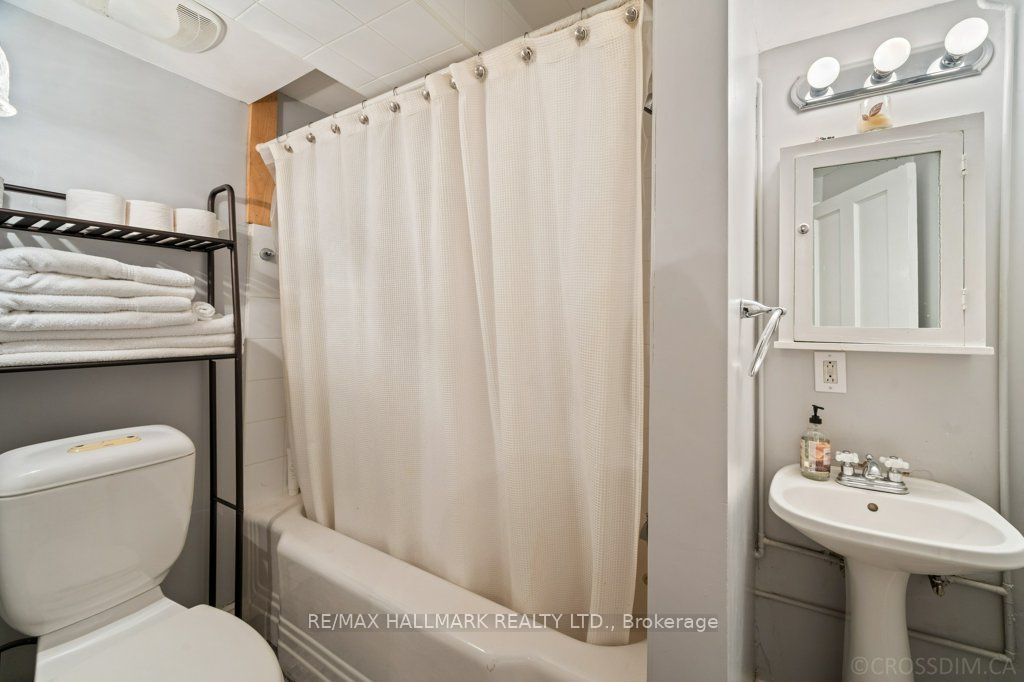#lower Level - 4 Four Oaks Gate Property Photo 9