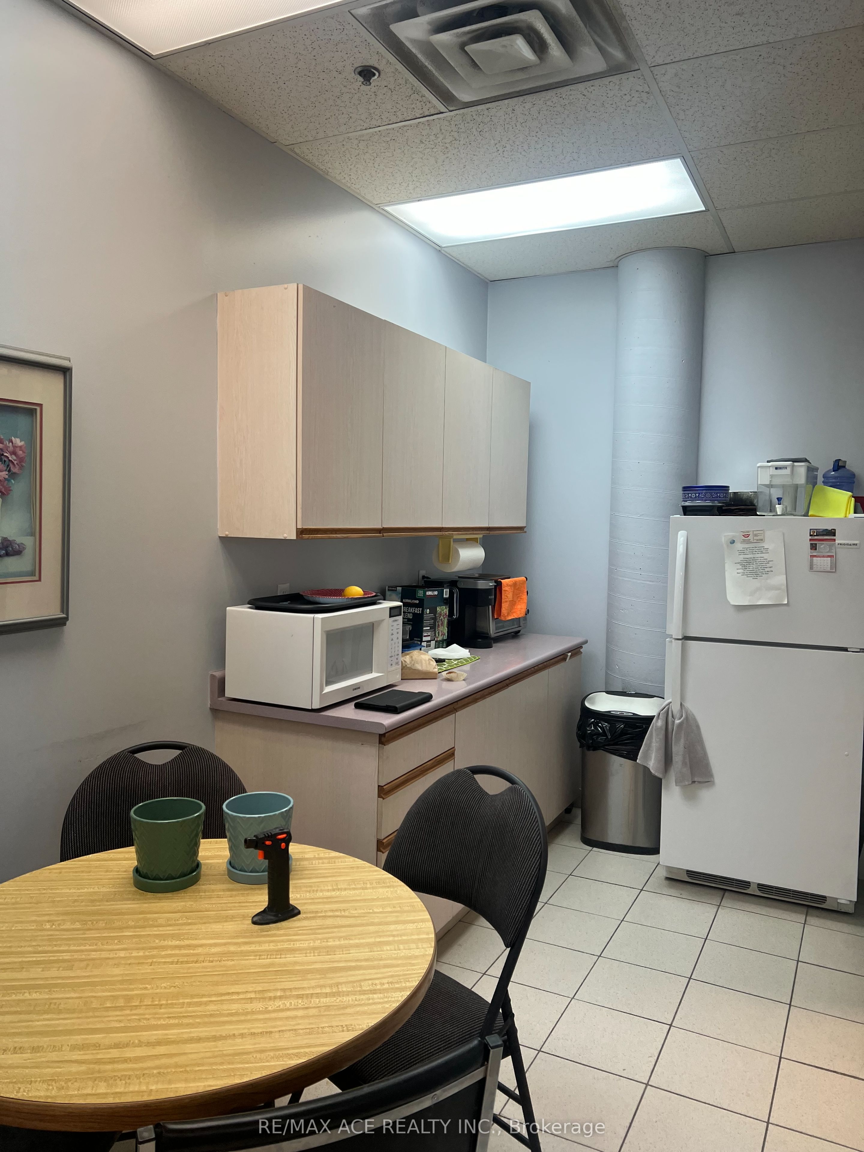 #11 - 2425 Eglinton Avenue Property Photo 7