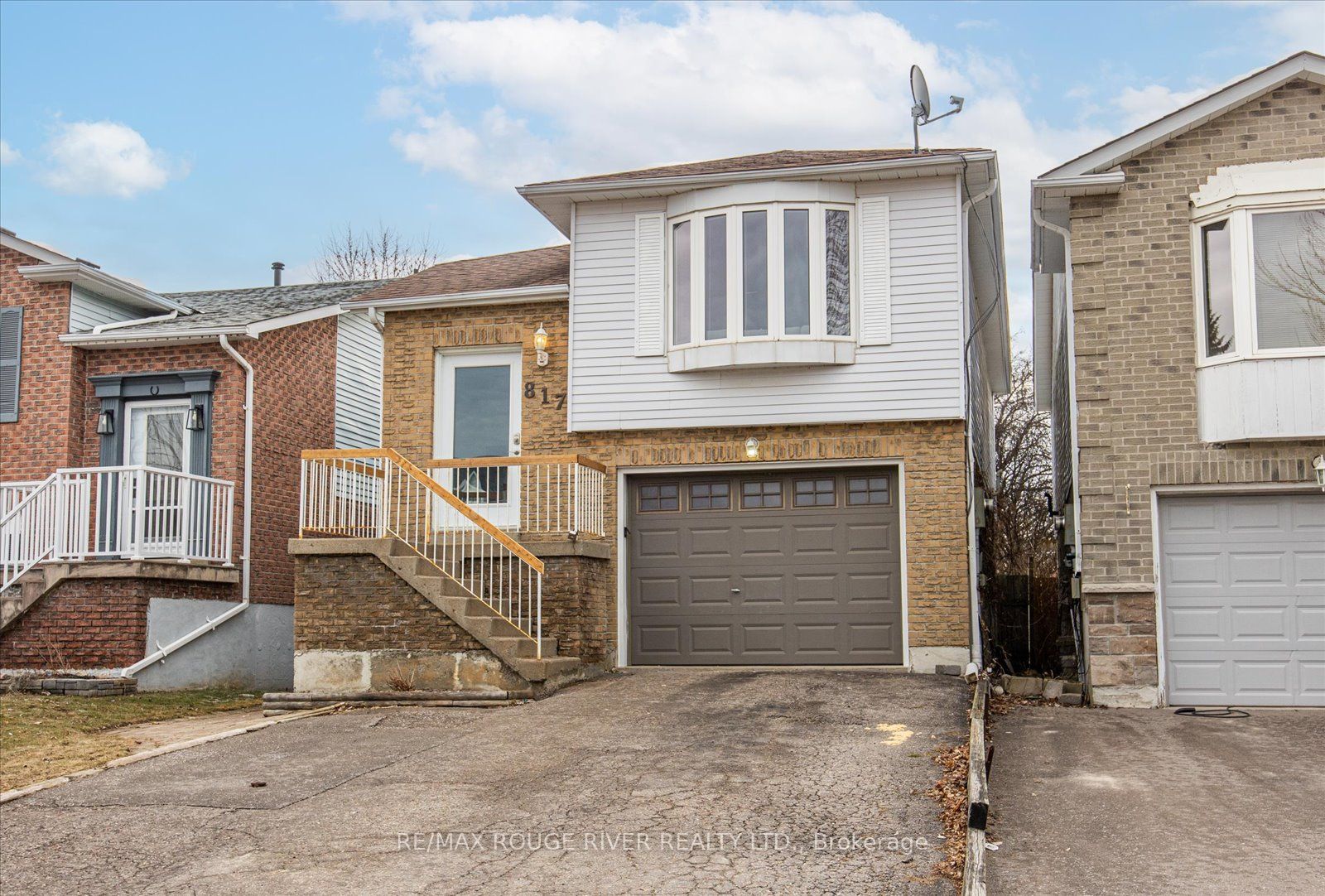 817 Bennett Cres Property Photo