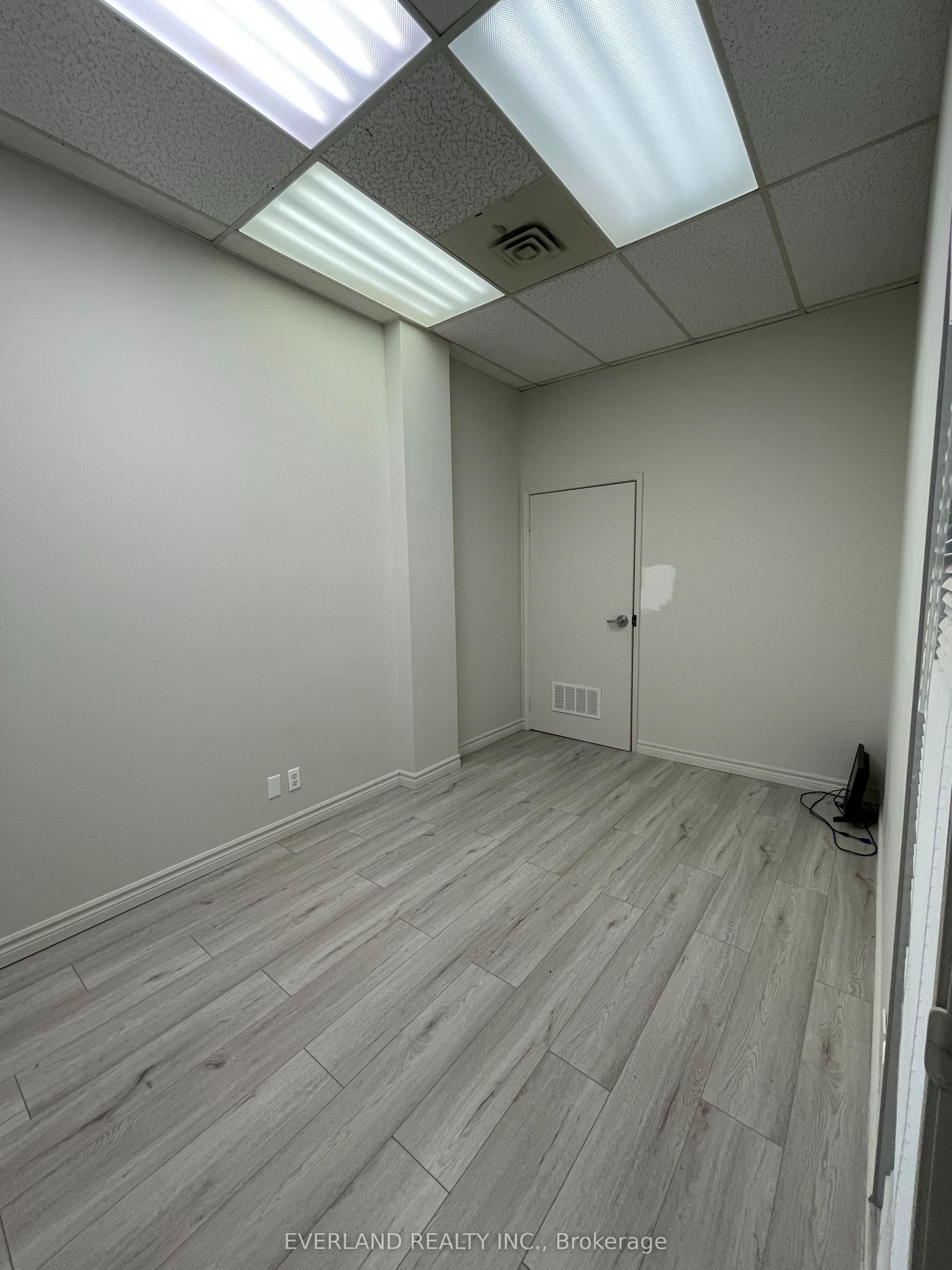 #309-310 - 3601 Victoria Park Avenue Property Photo 4