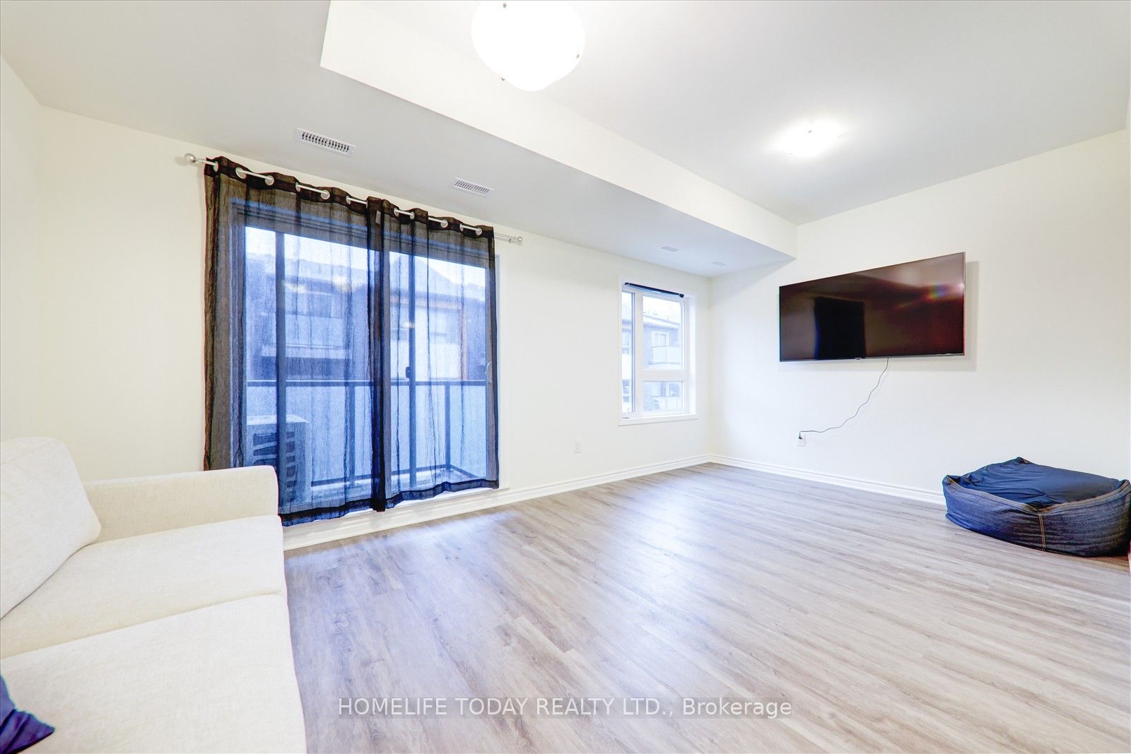 2787 Eglington Avenue 321 Property Photo 7
