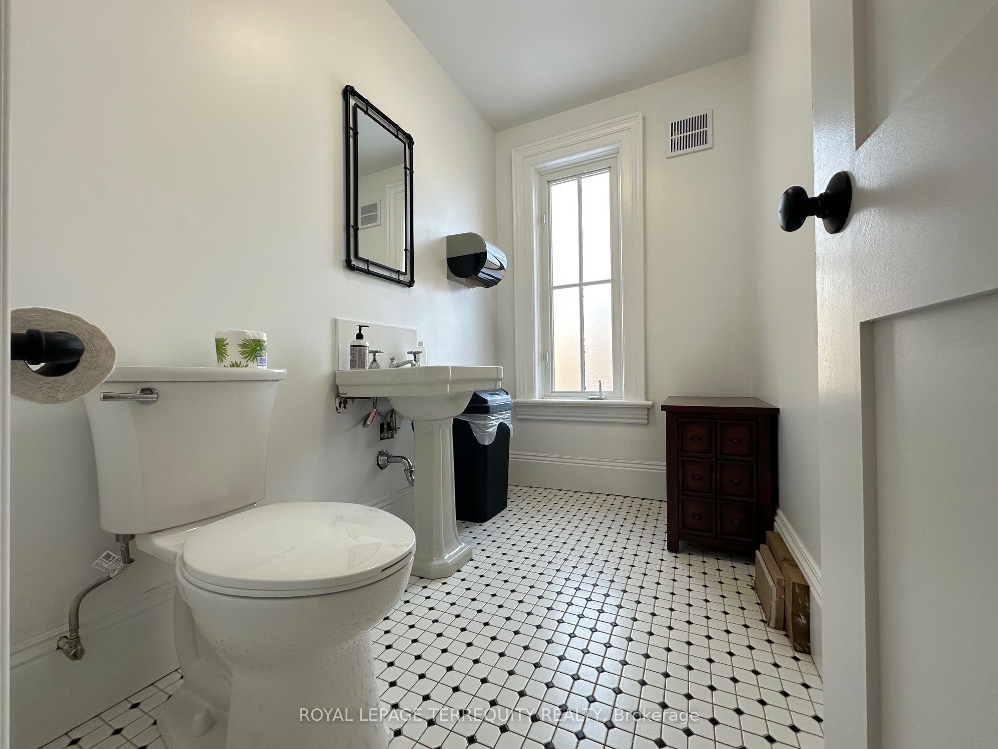 #w6 - 132 Highway 7 Property Photo 8