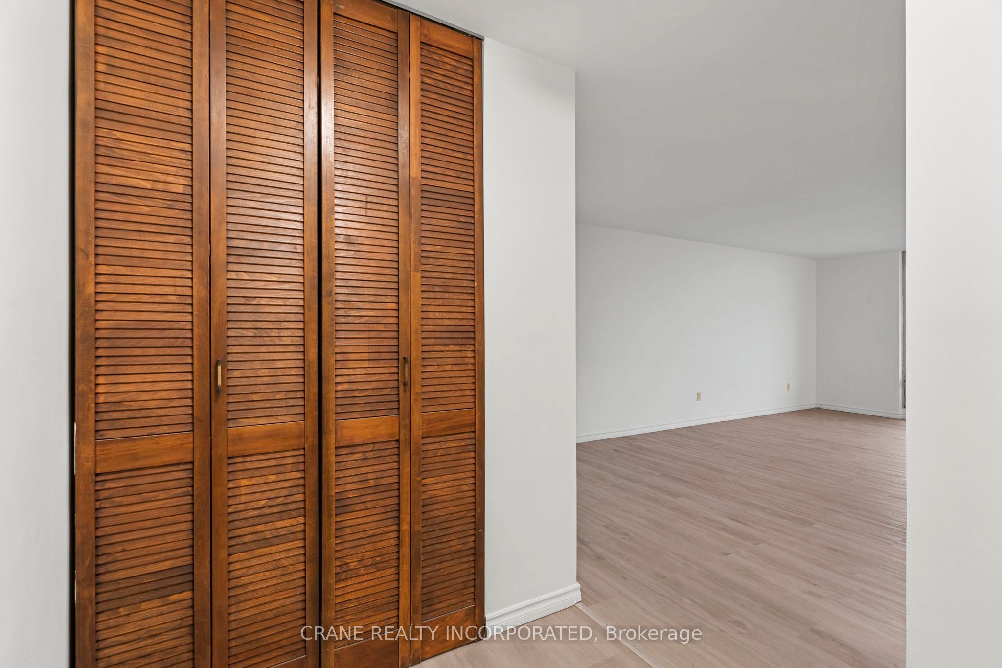 #2610 - 1 Massey Square Property Photo 10