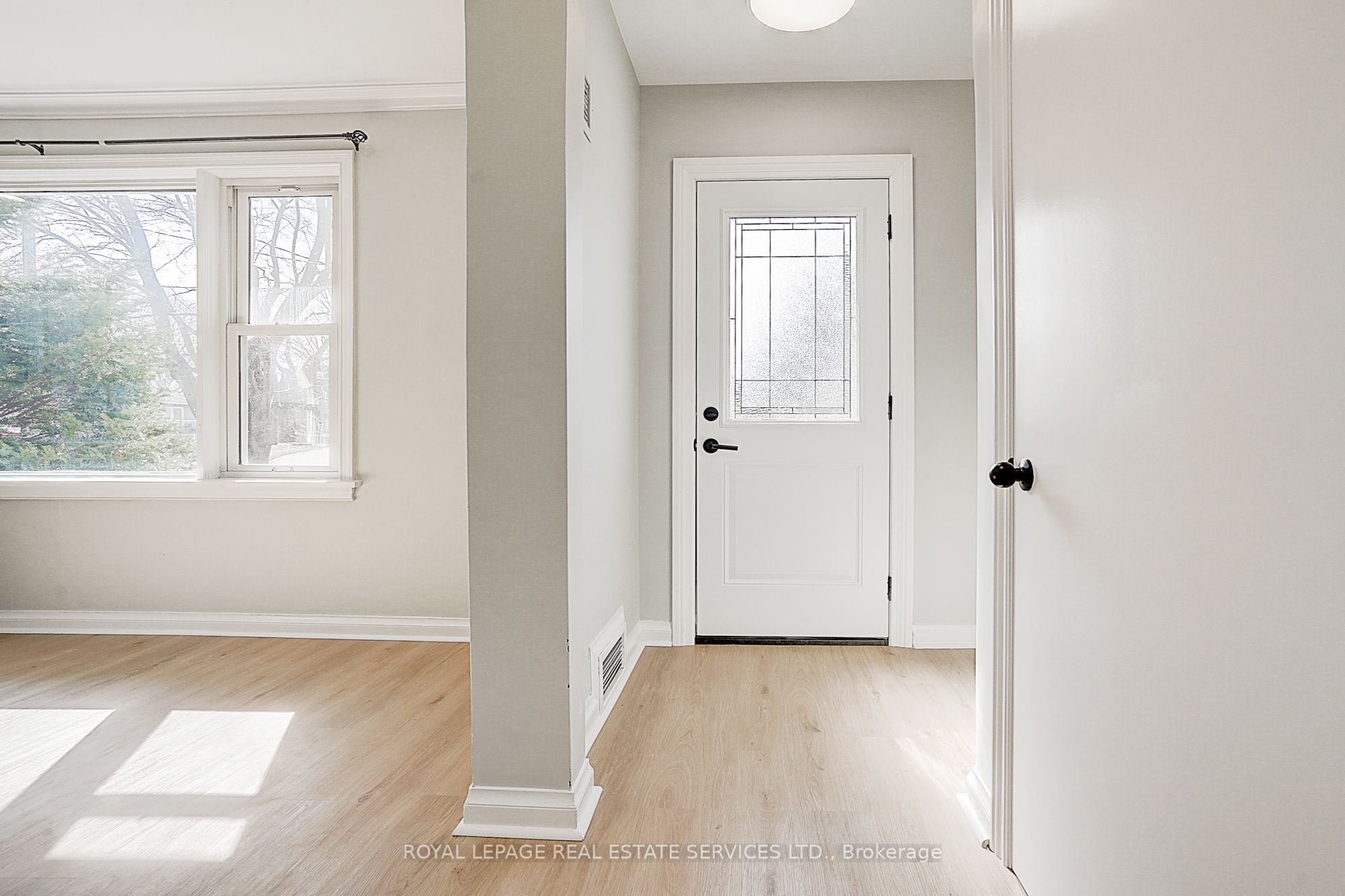 8 Bellvare Crescent Property Photo 2