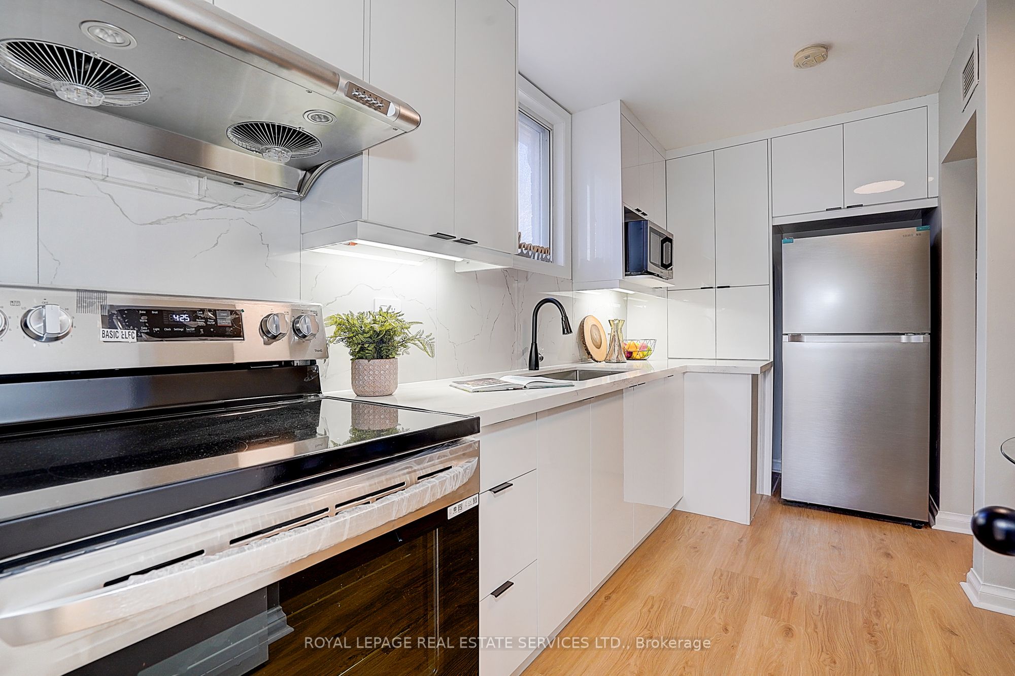 8 Bellvare Crescent Property Photo 13