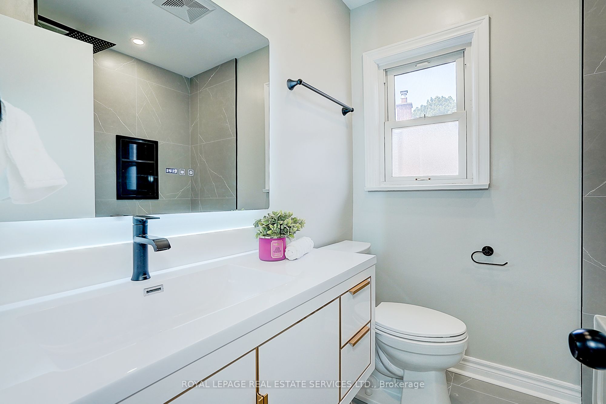 8 Bellvare Crescent Property Photo 24