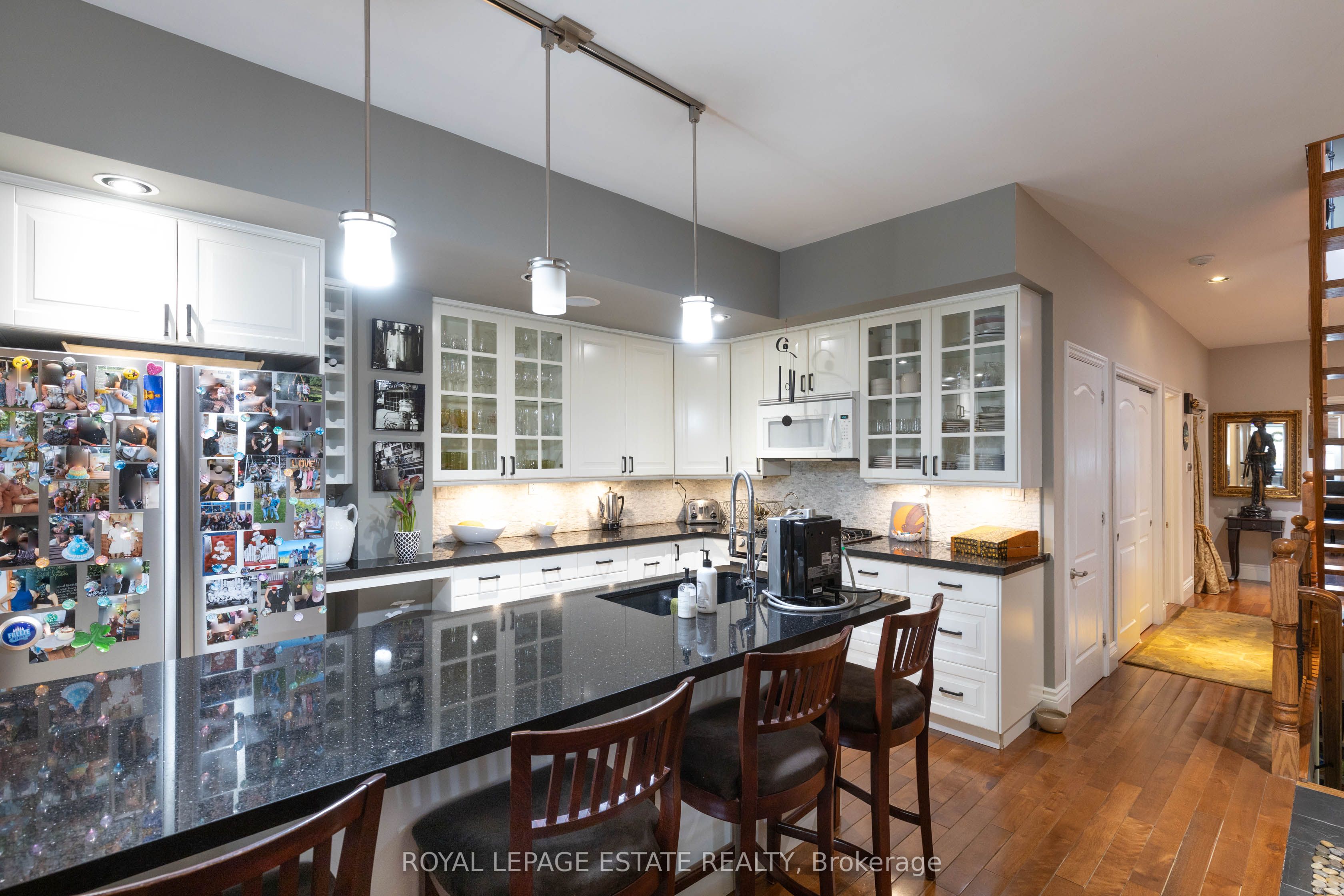 2184 Queen Street E Property Photo 4