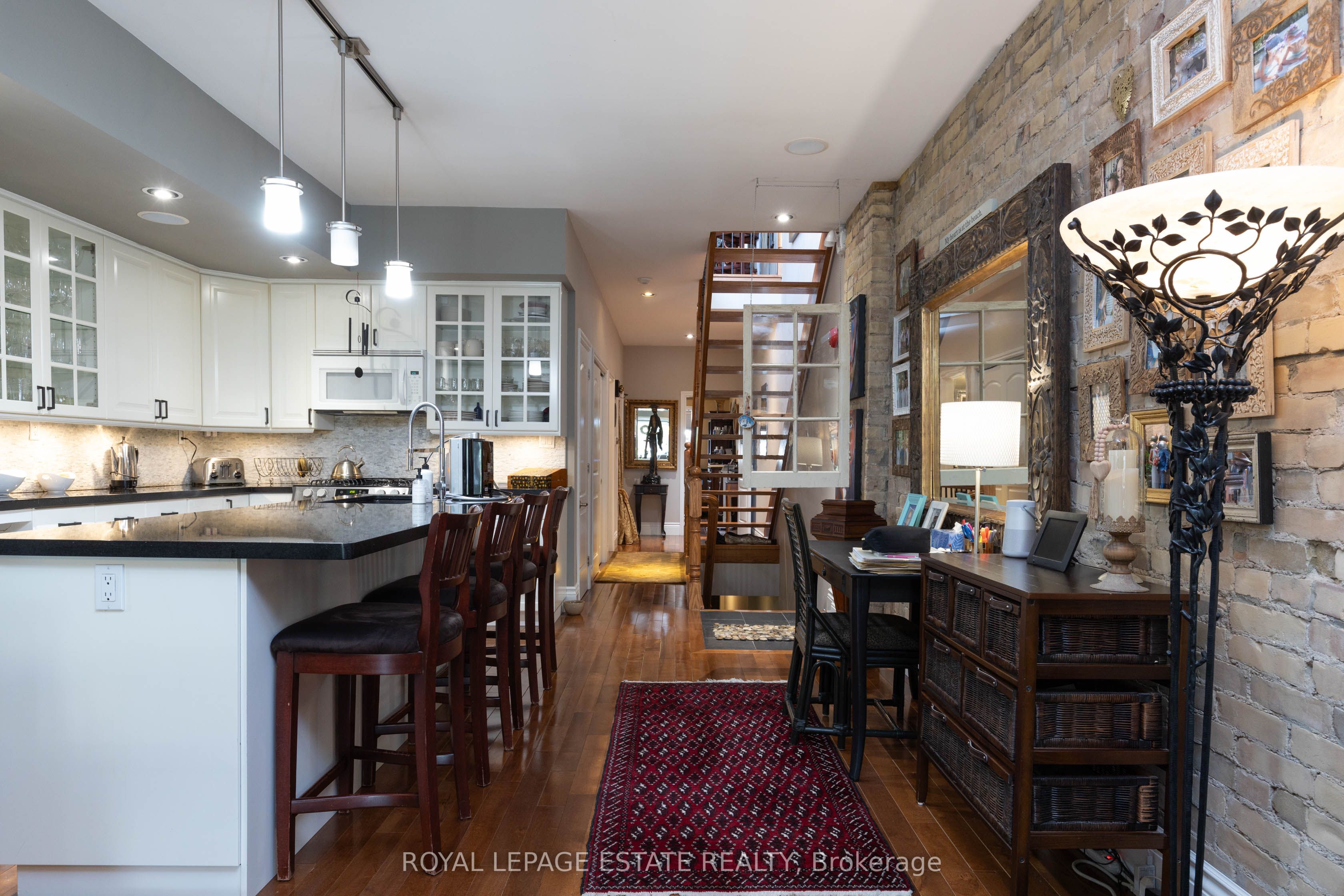 2184 Queen Street E Property Photo 6