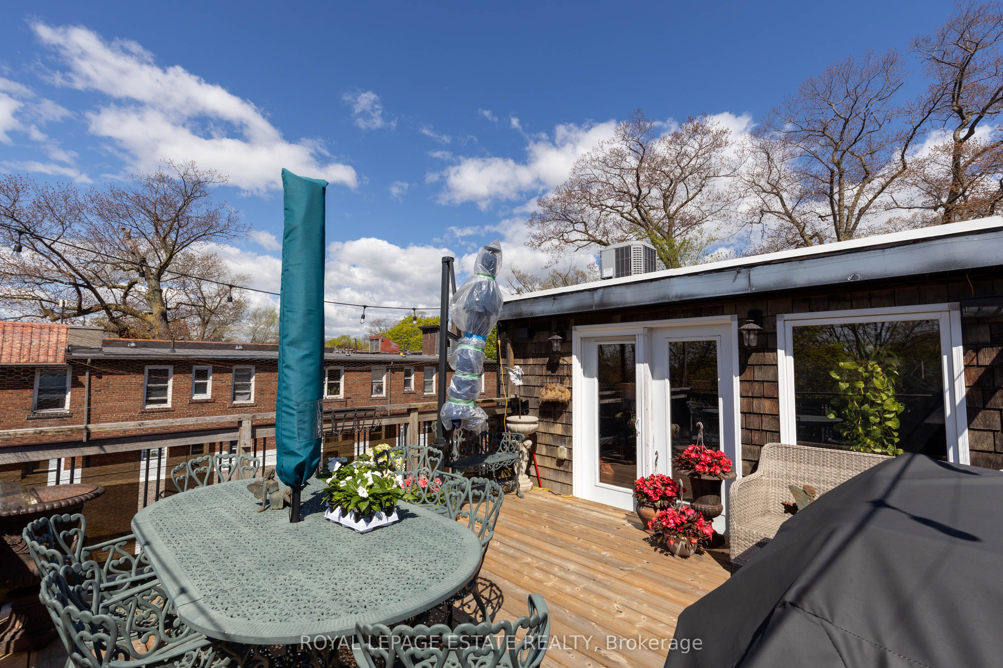 2184 Queen Street E Property Photo 16