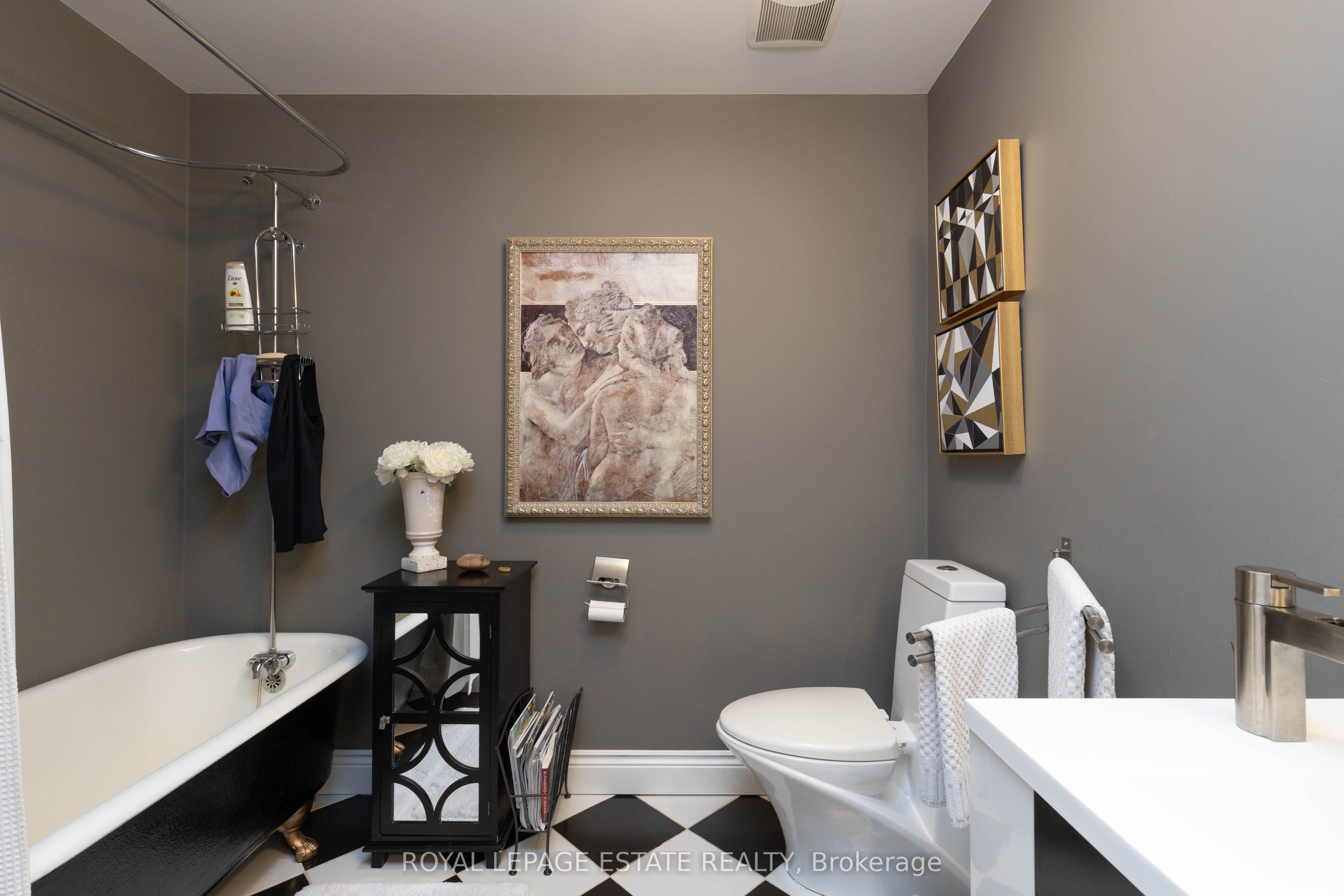 2184 Queen Street E Property Photo 22