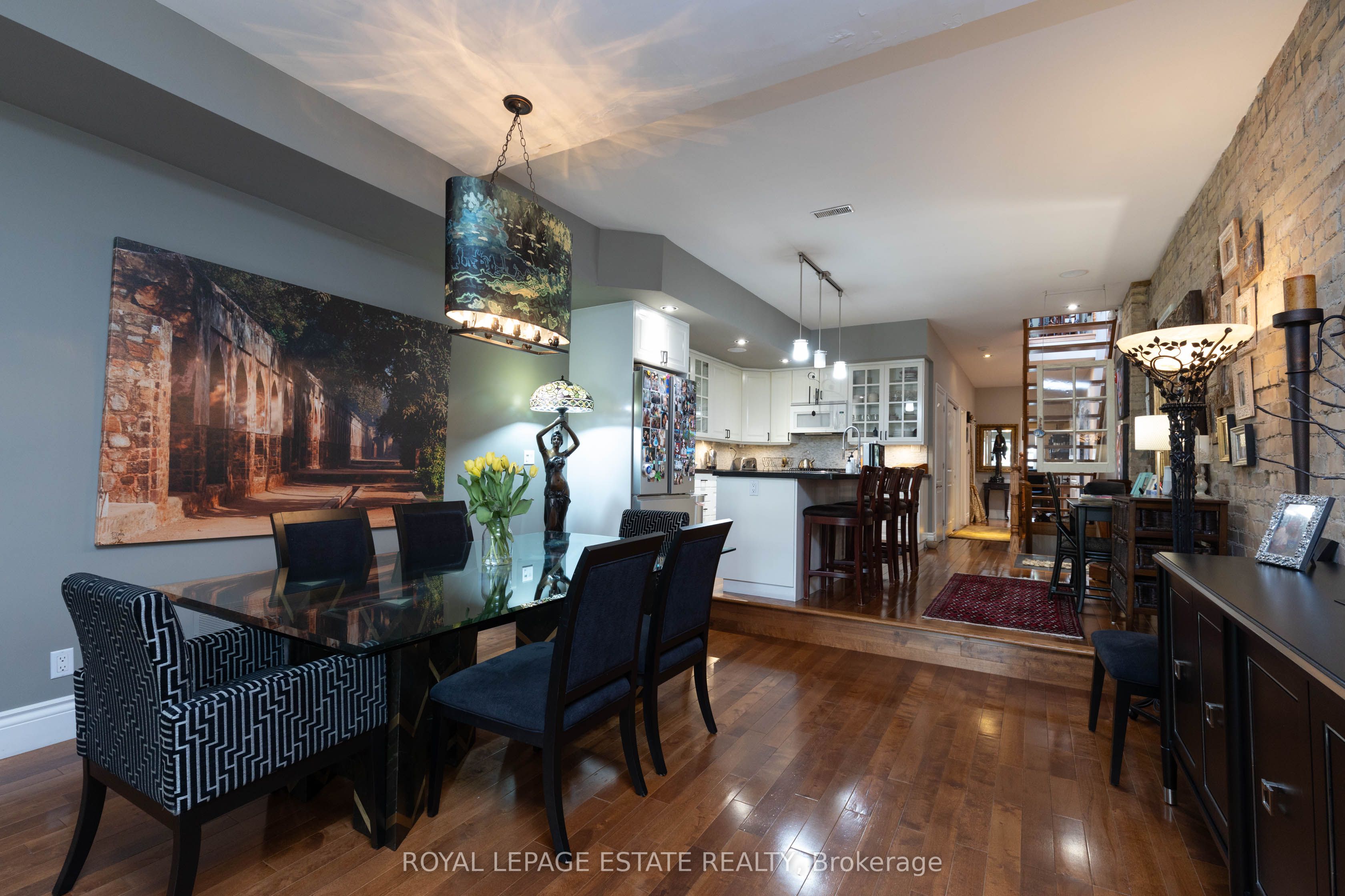 2184 Queen Street Property Photo 9
