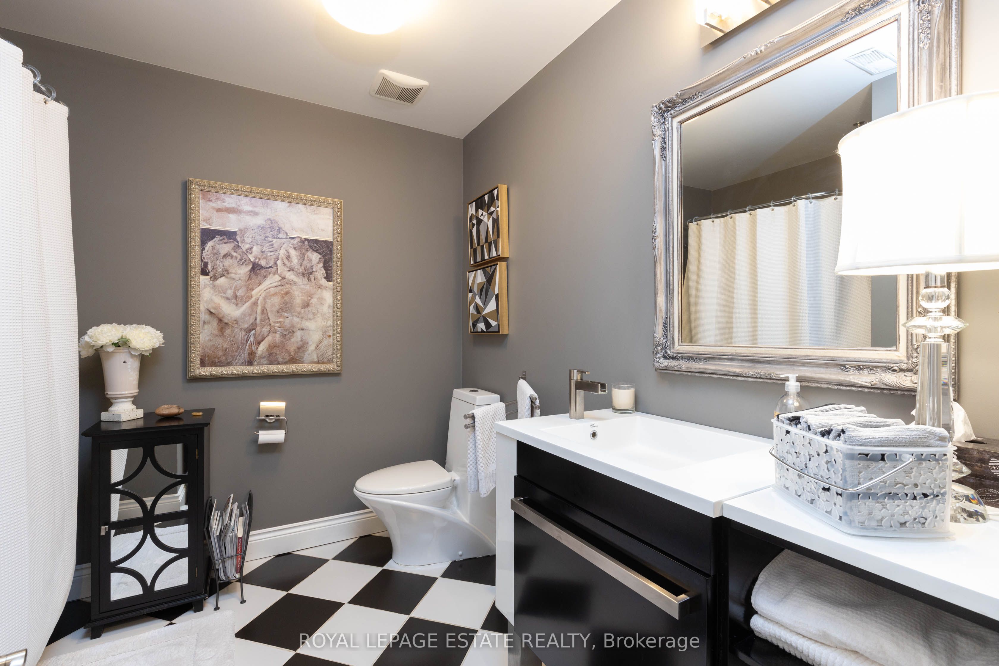 2184 Queen Street Property Photo 23