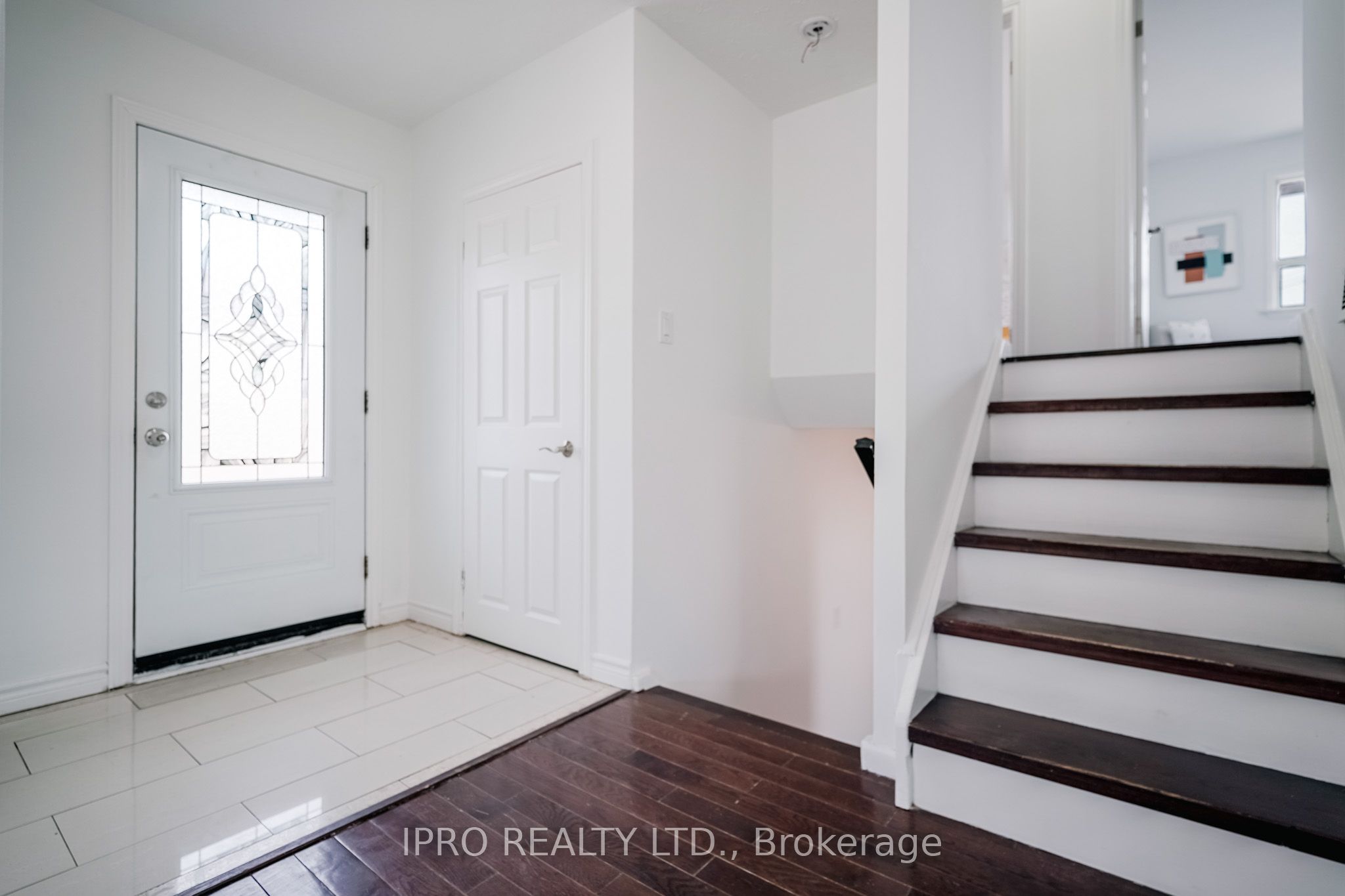 77 Milford Haven Drive E Property Photo 3