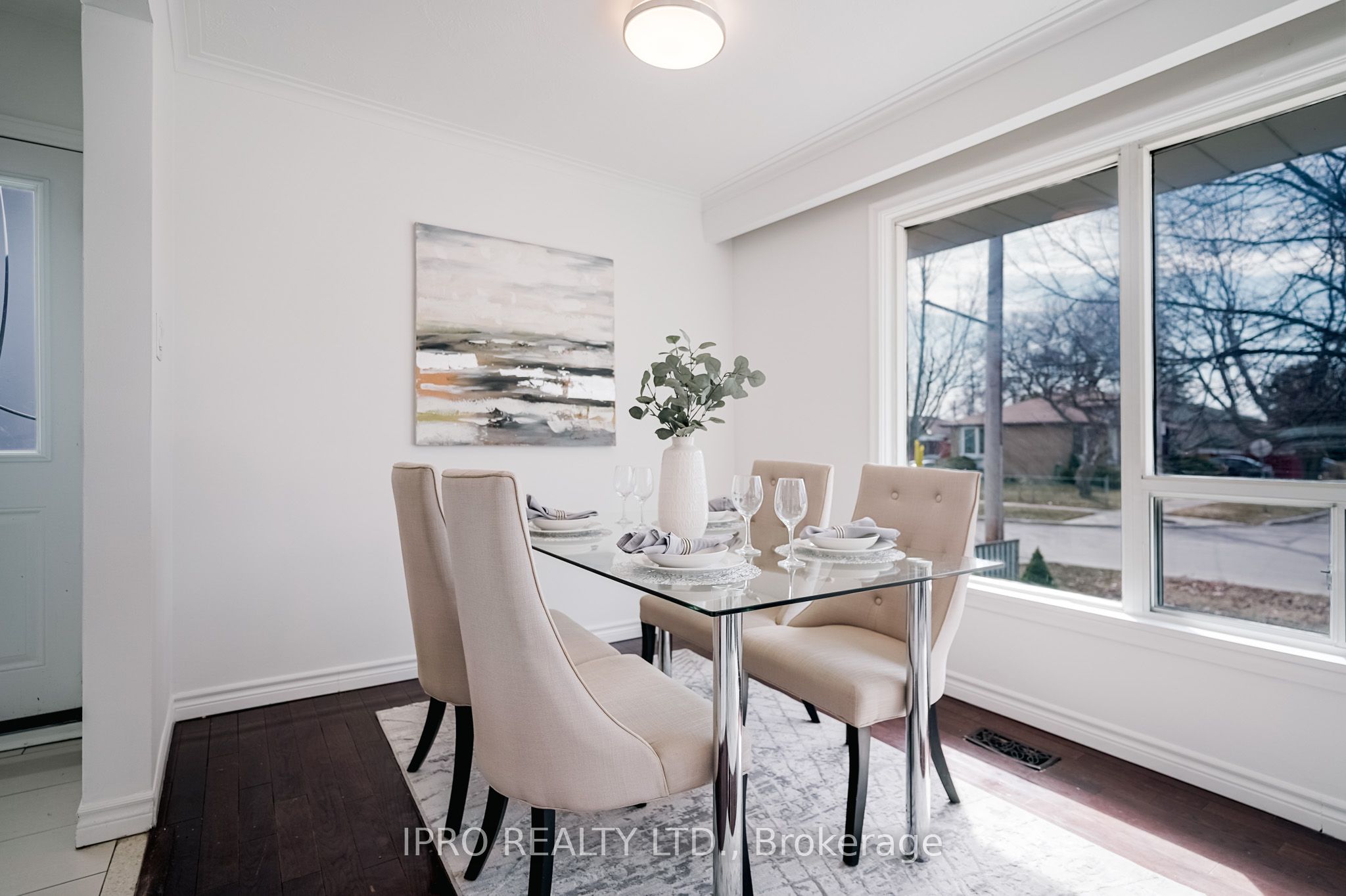 77 Milford Haven Drive E Property Photo 12