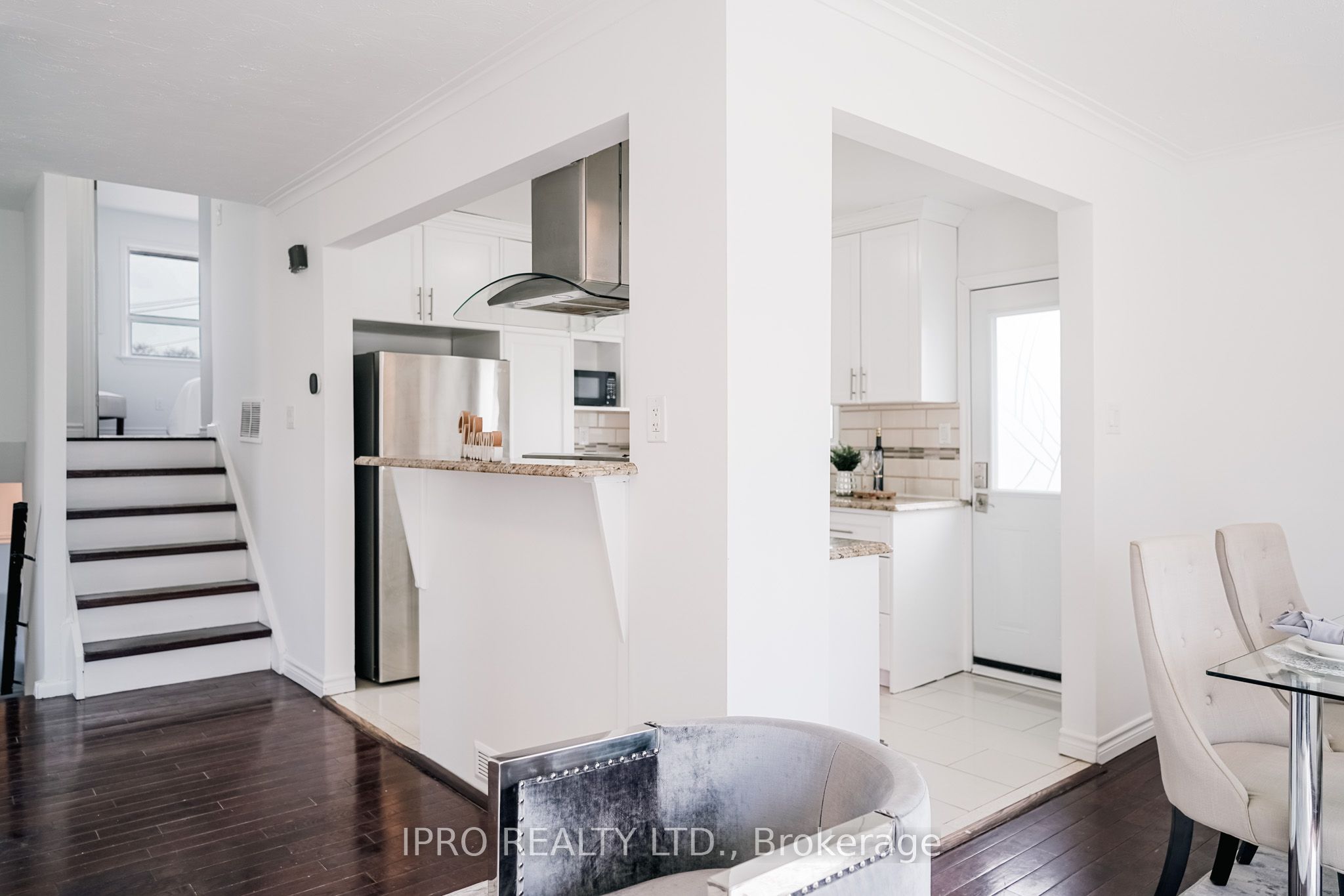 77 Milford Haven Drive E Property Photo 14
