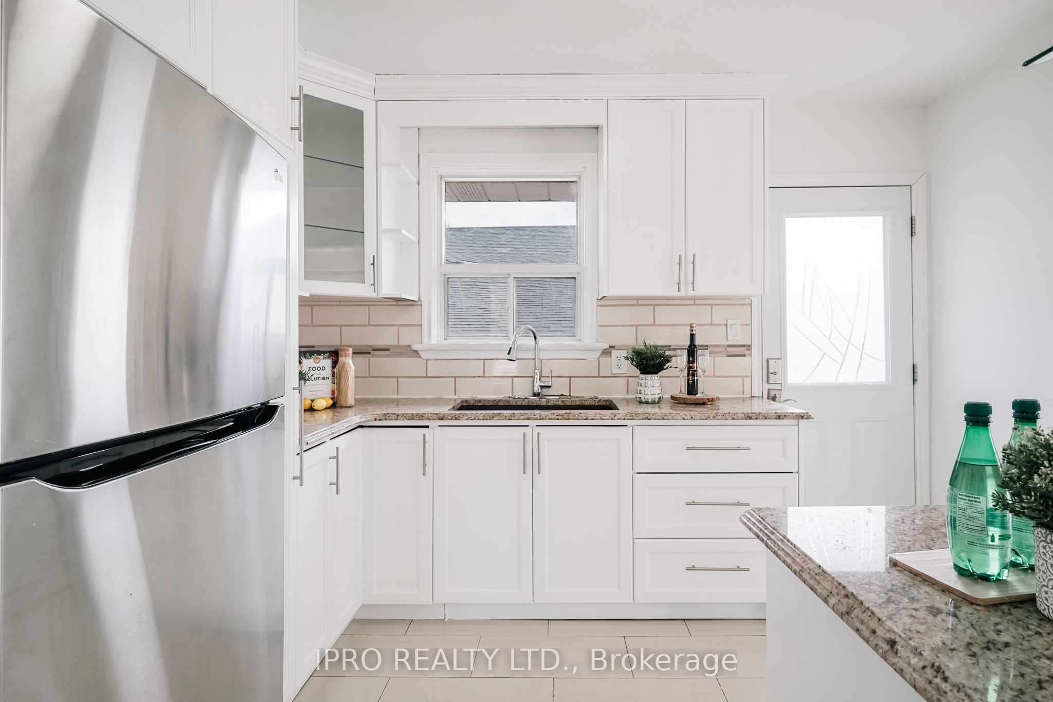 77 Milford Haven Drive E Property Photo 16