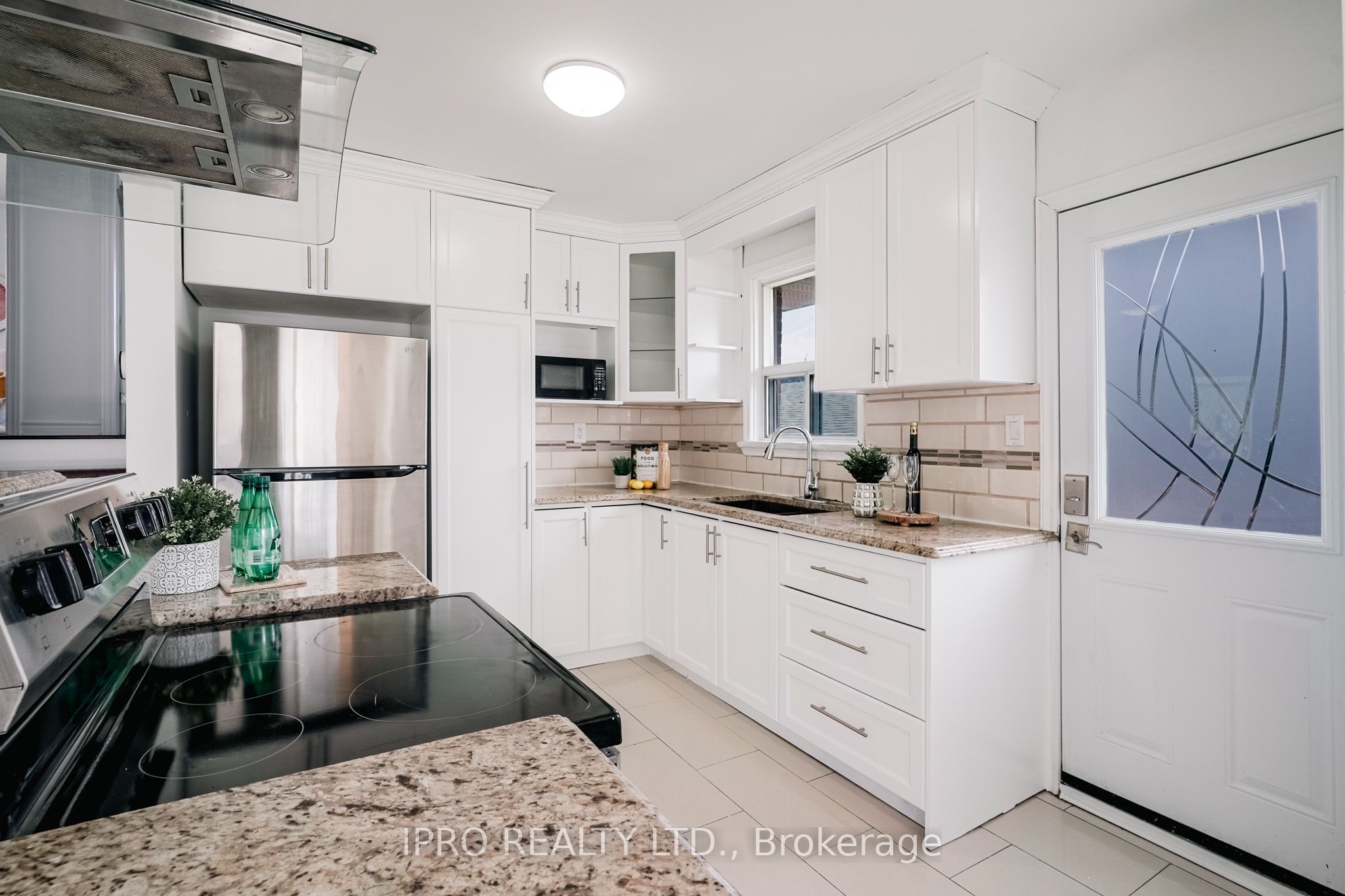 77 Milford Haven Drive E Property Photo 17
