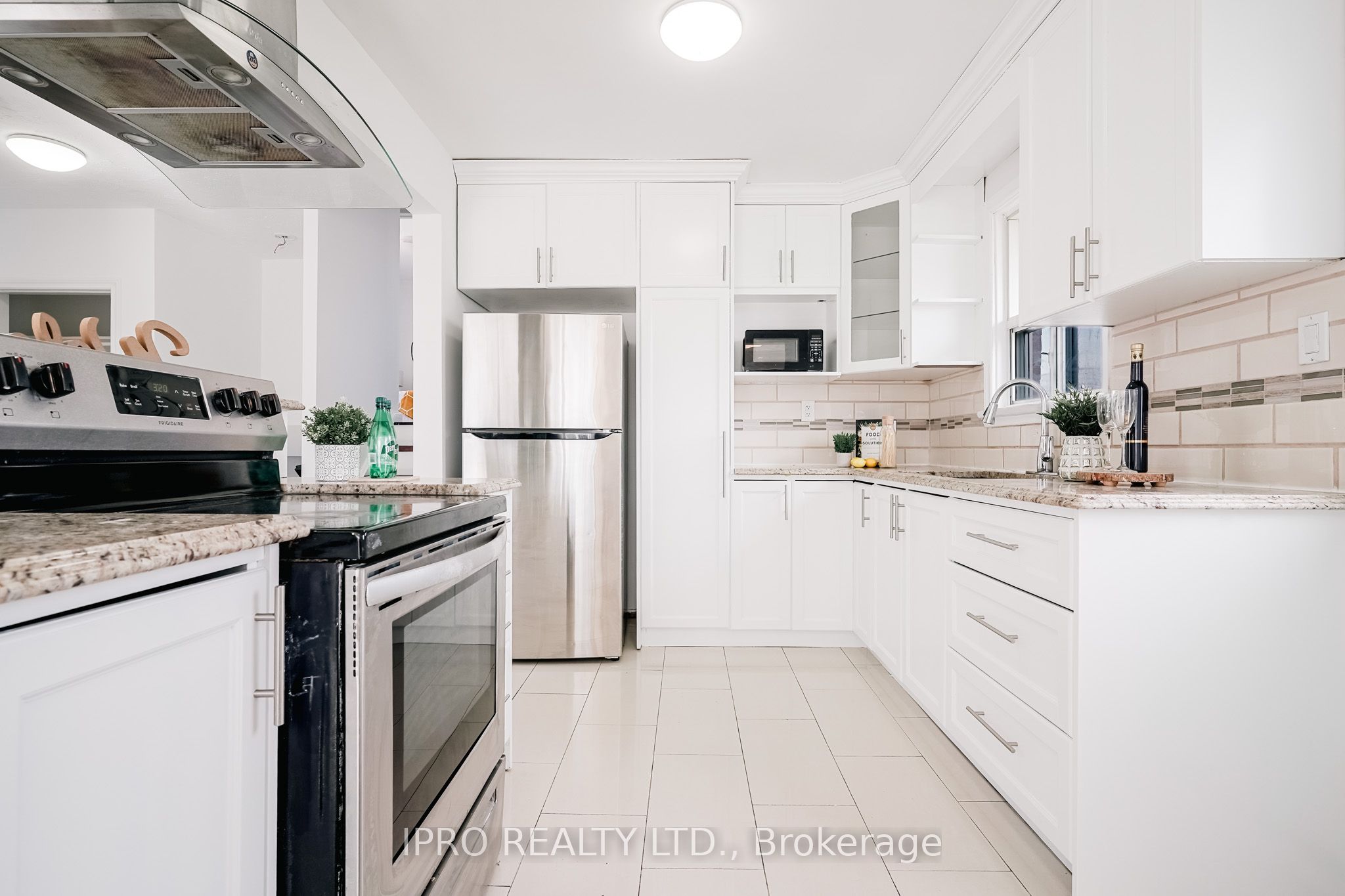 77 Milford Haven Drive E Property Photo 18