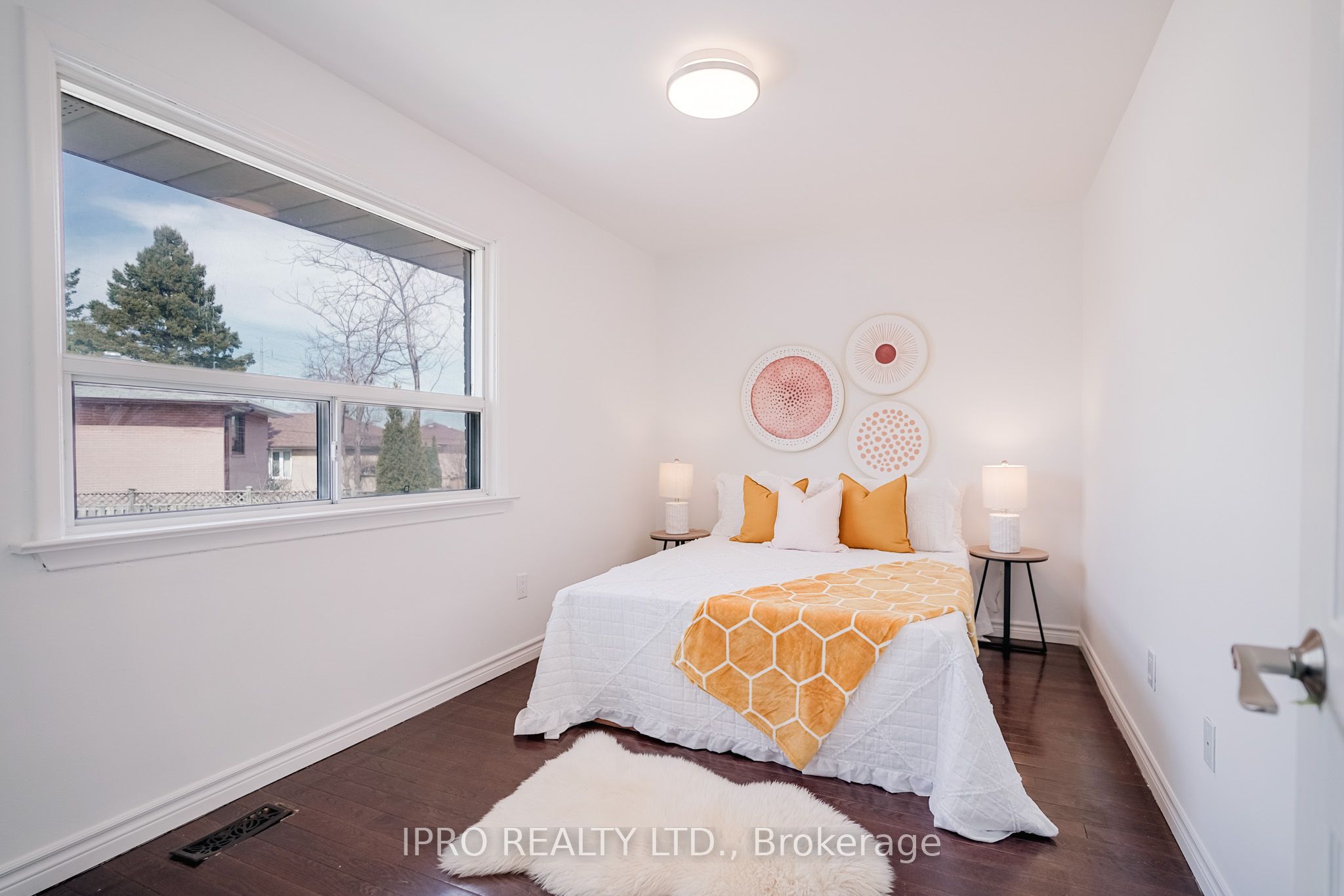 77 Milford Haven Drive E Property Photo 26