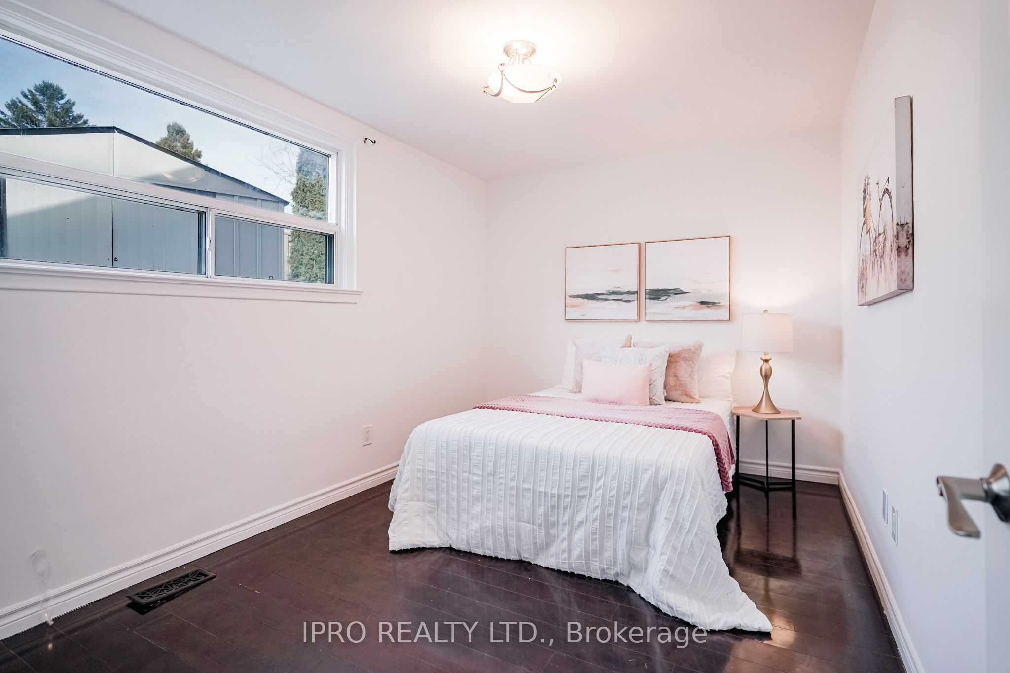 77 Milford Haven Drive E Property Photo 31