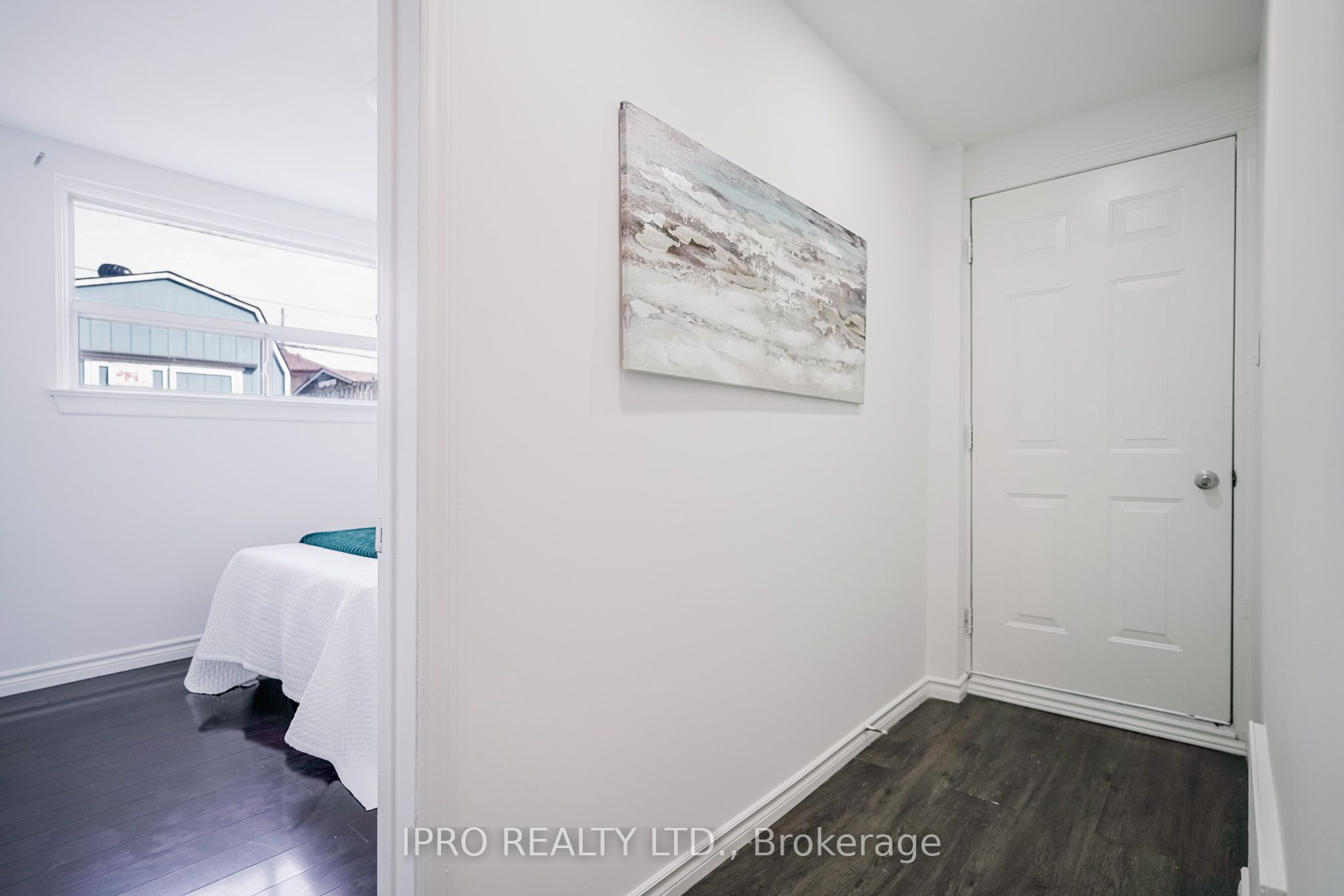 77 Milford Haven Drive E Property Photo 35