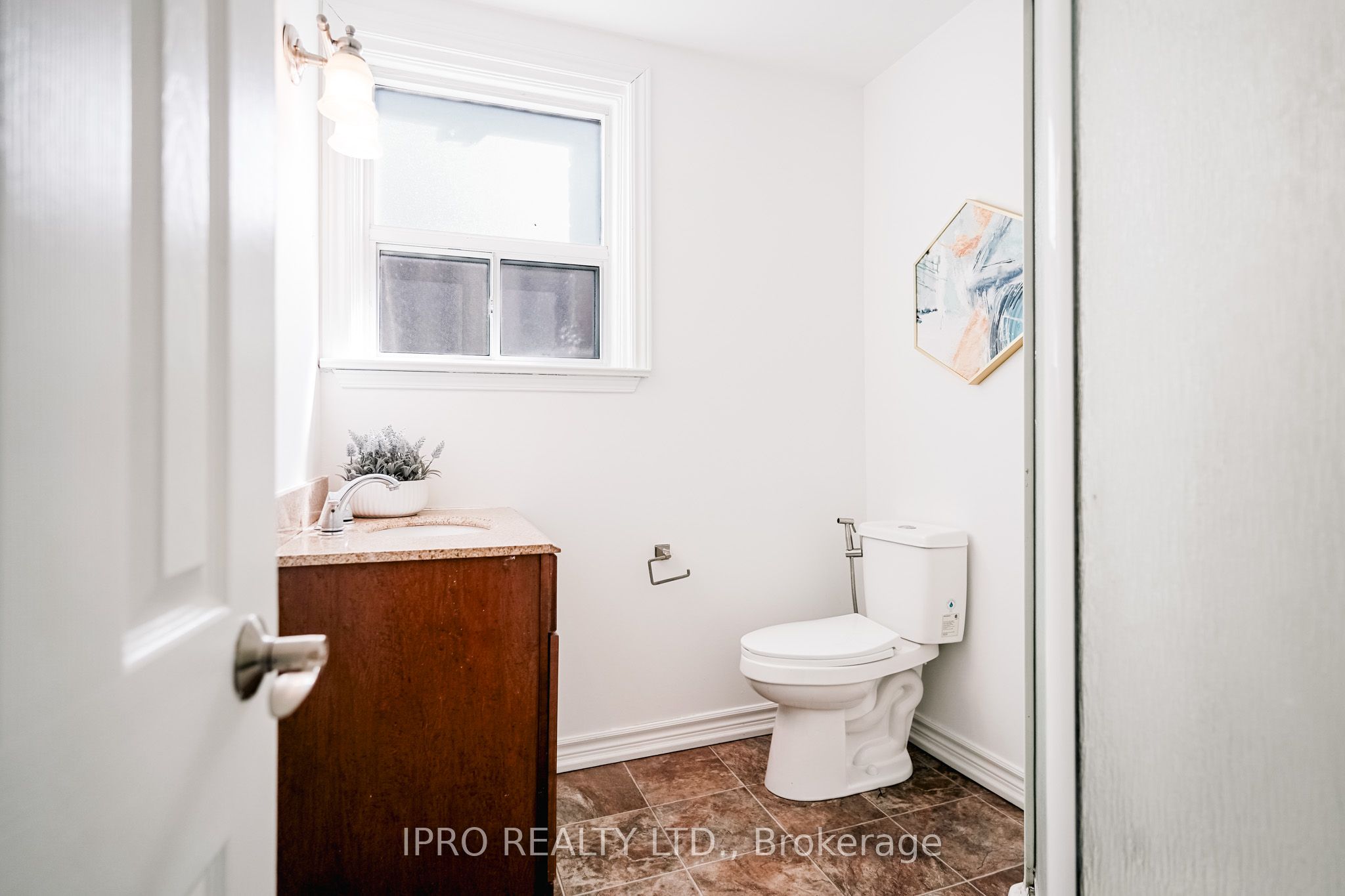 77 Milford Haven Drive E Property Photo 38
