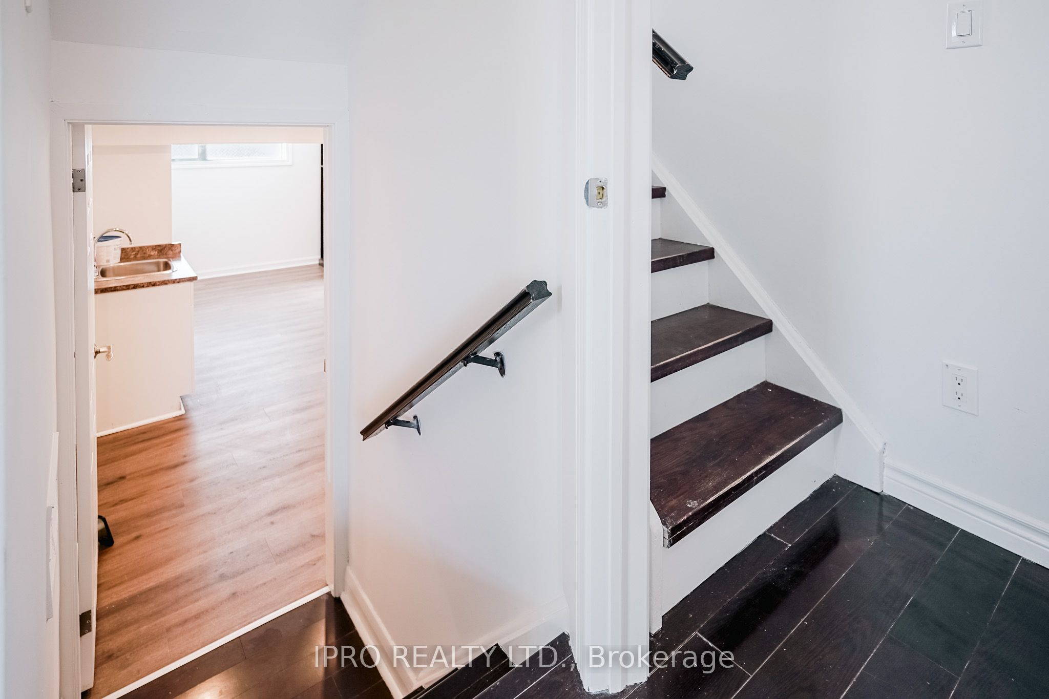 77 Milford Haven Drive E Property Photo 39