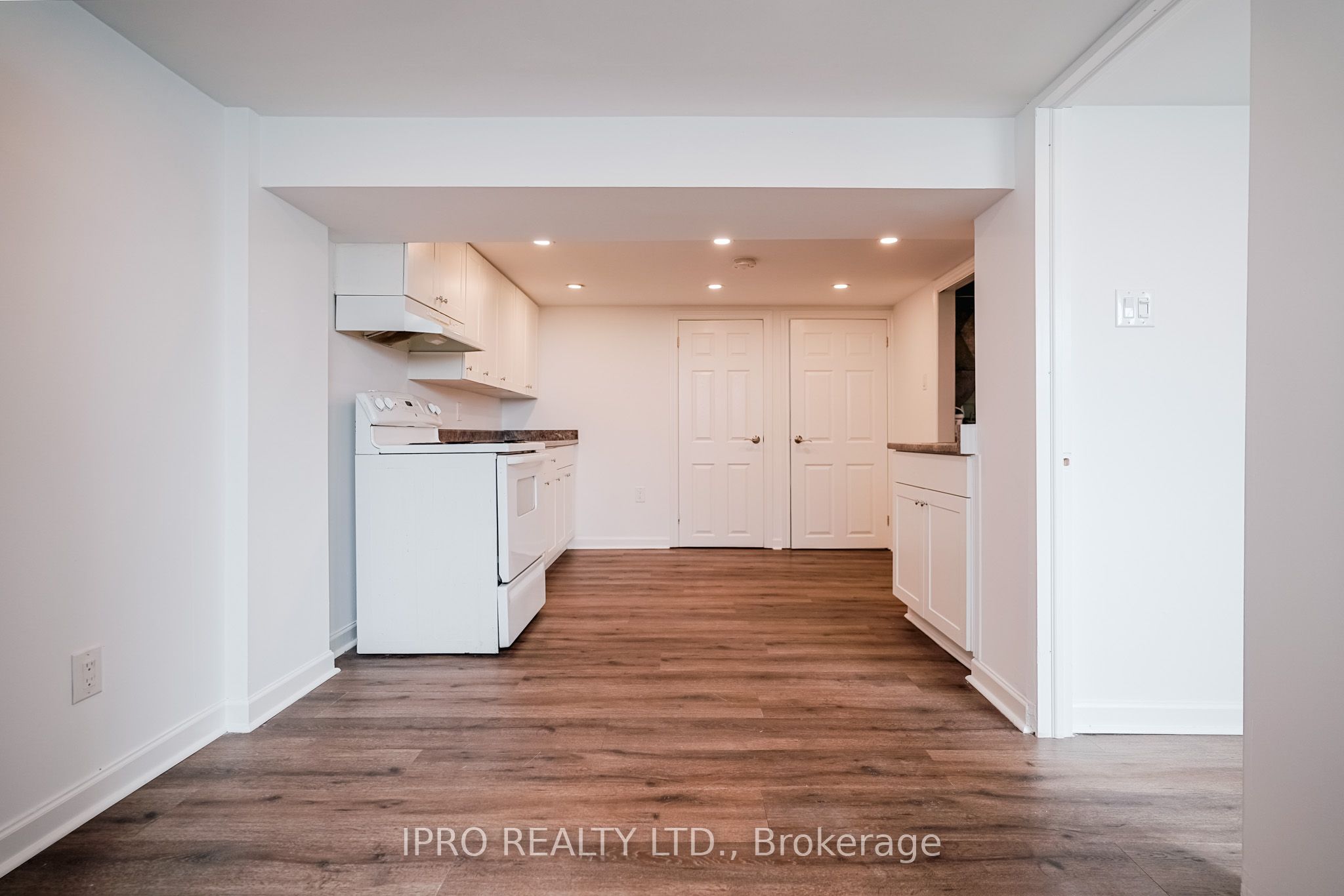 77 Milford Haven Drive E Property Photo 41