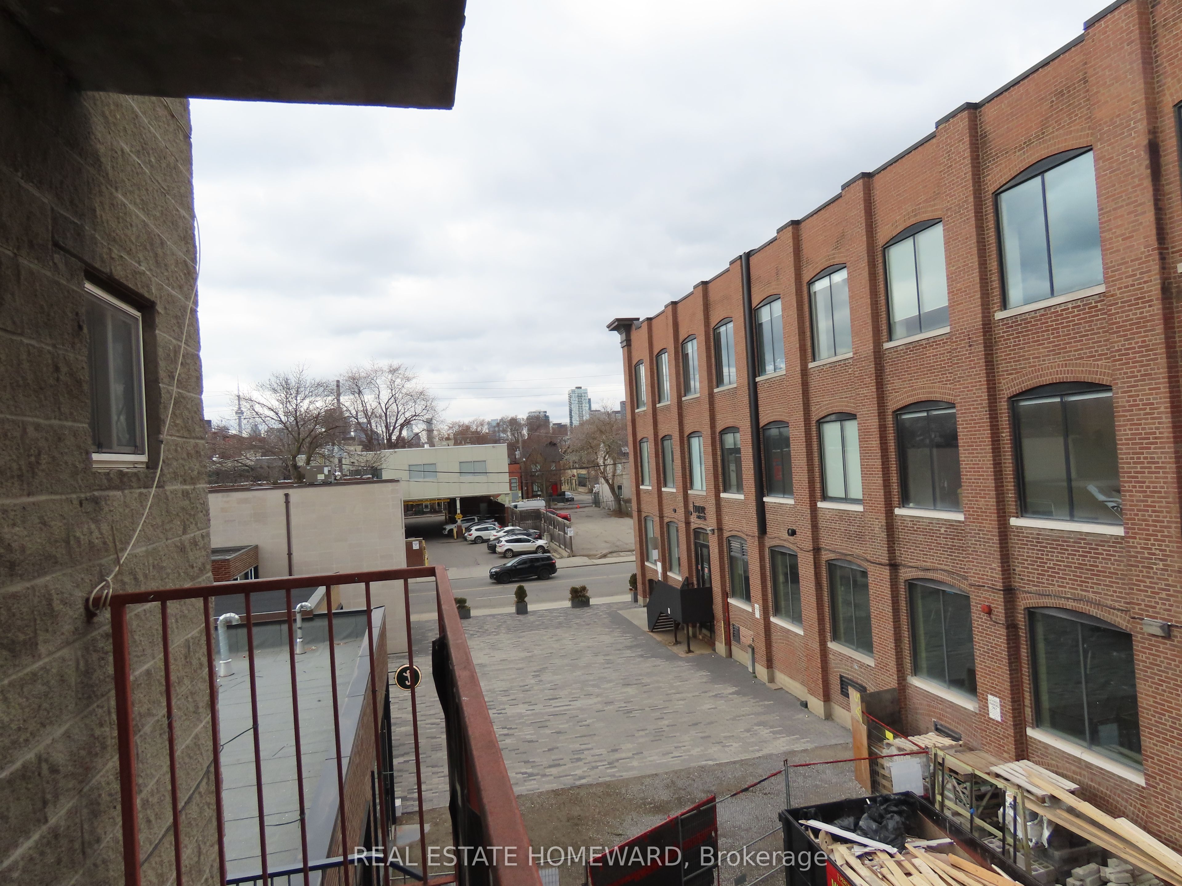 996 Queen Street E 4 Property Photo 1