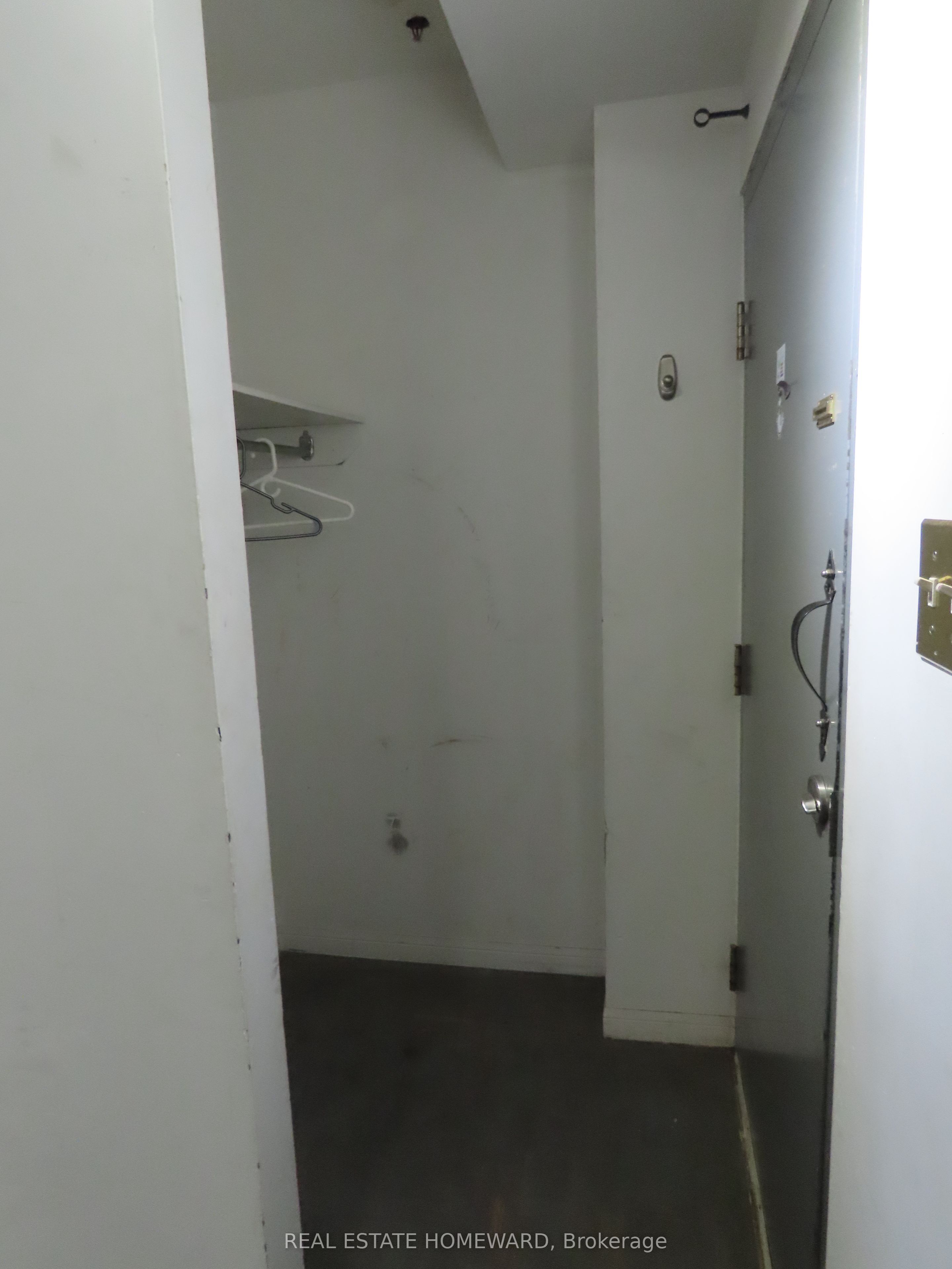 996 Queen Street E 4 Property Photo 4