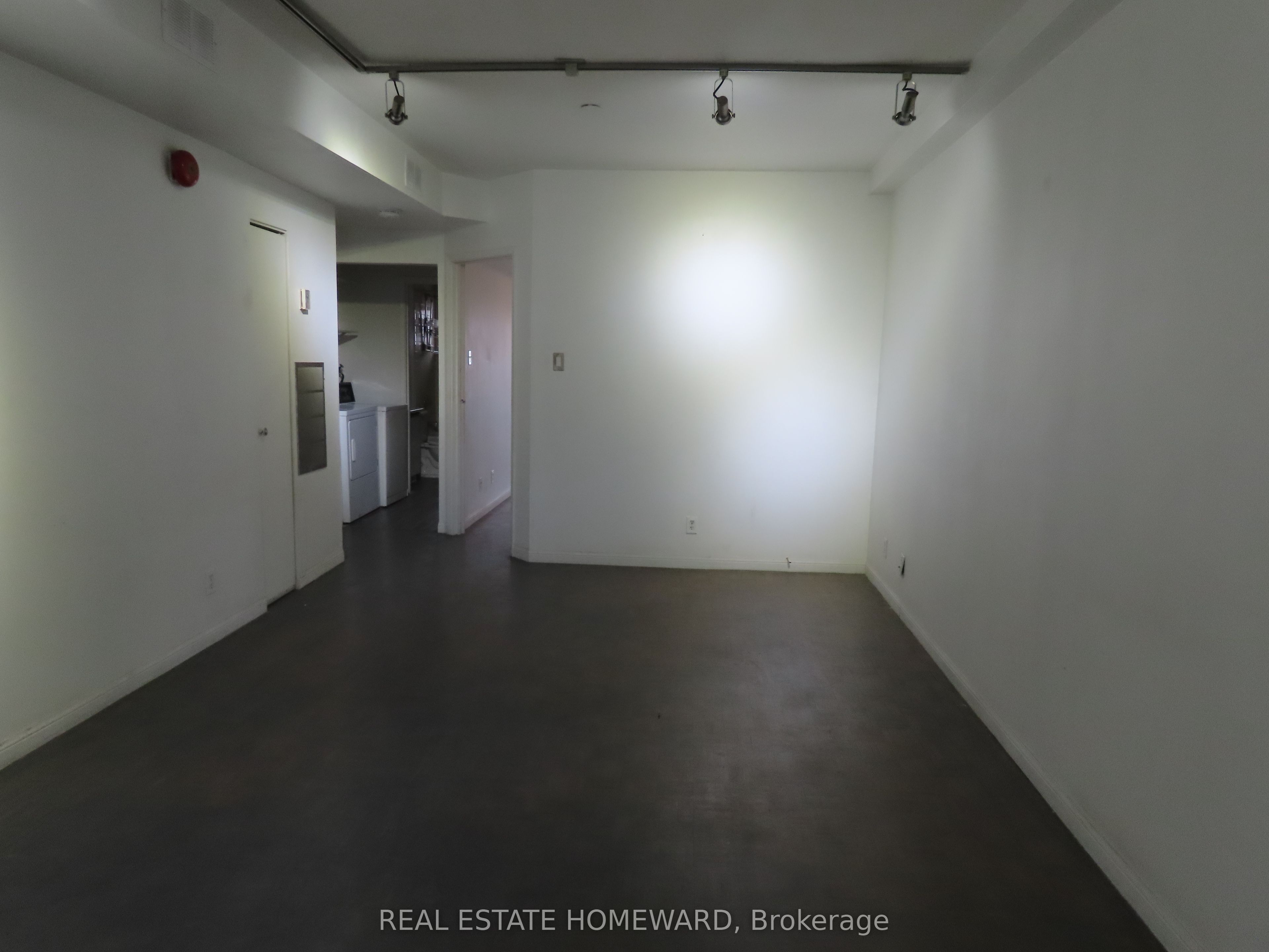 996 Queen Street E 4 Property Photo 5