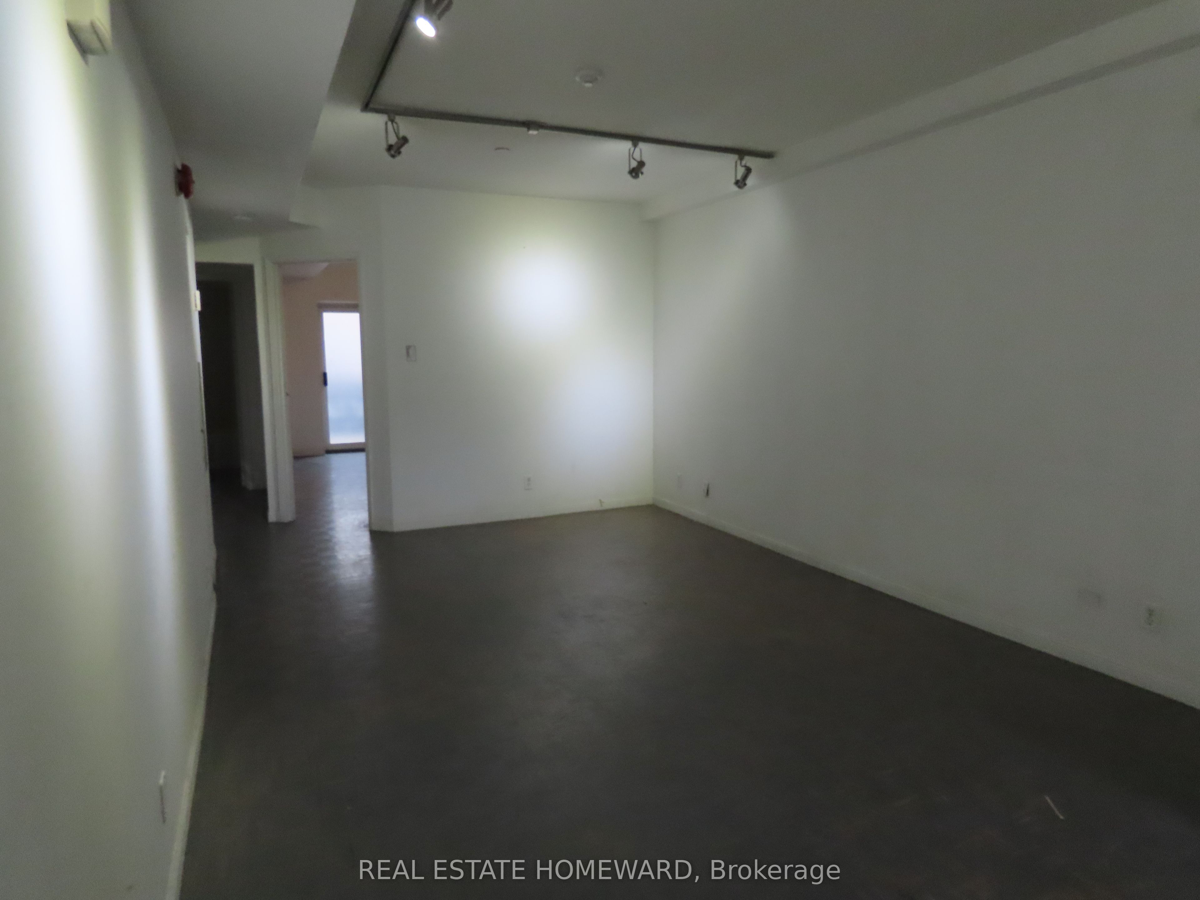 996 Queen Street E 4 Property Photo 7