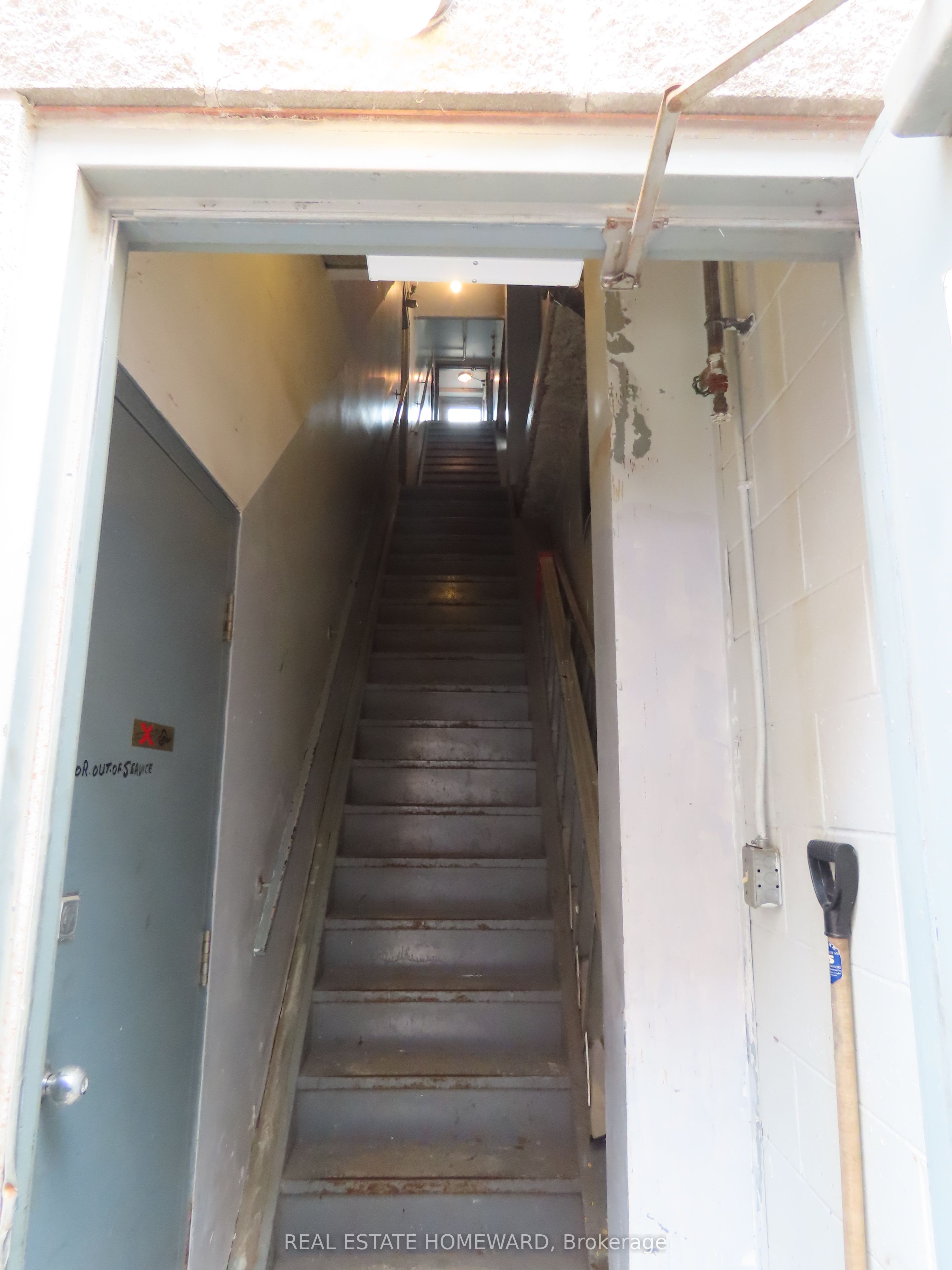 996 Queen Street E 4 Property Photo 8