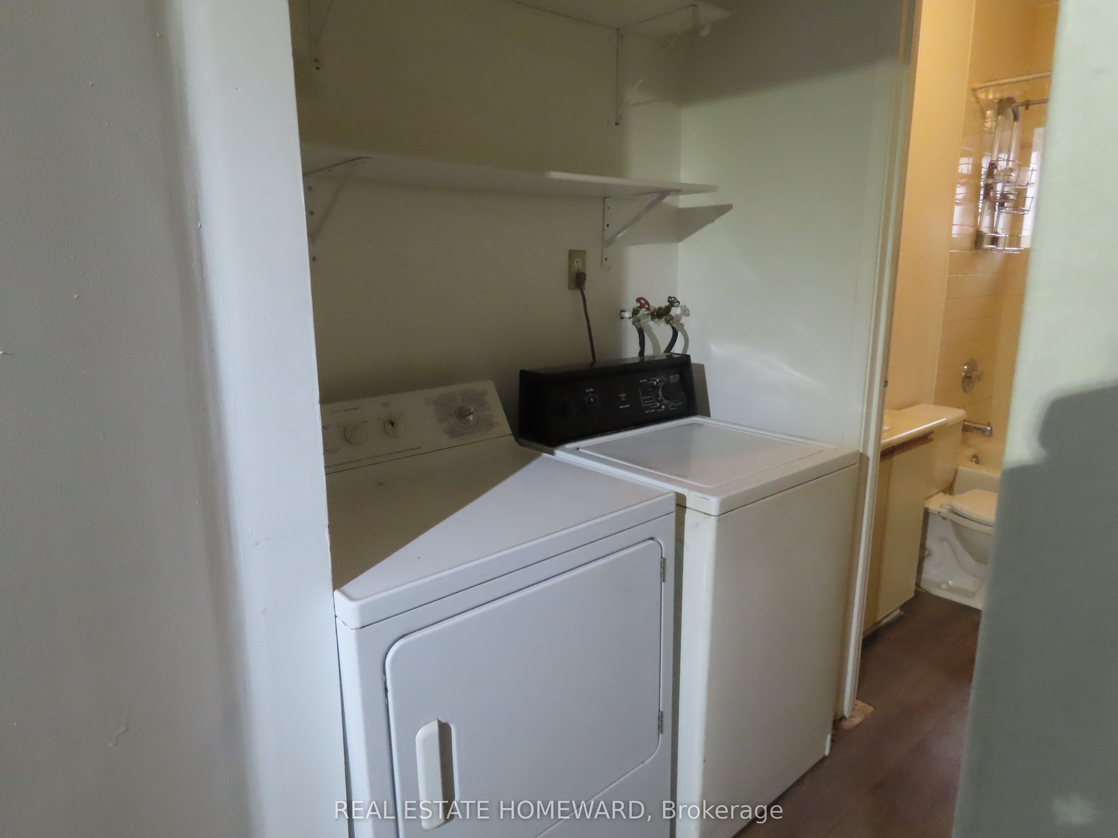 996 Queen Street E 4 Property Photo 9