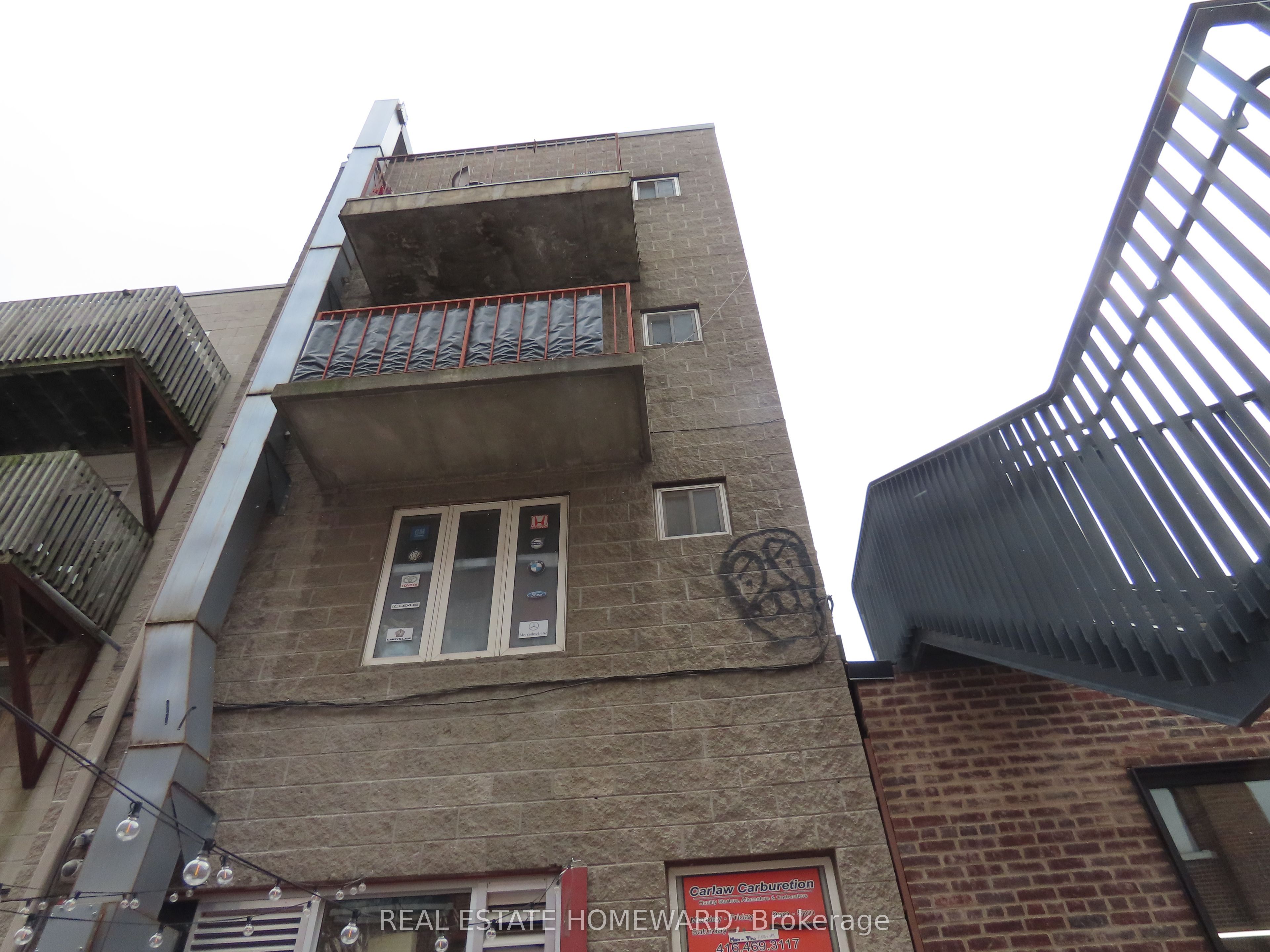 996 Queen Street E 4 Property Photo 12