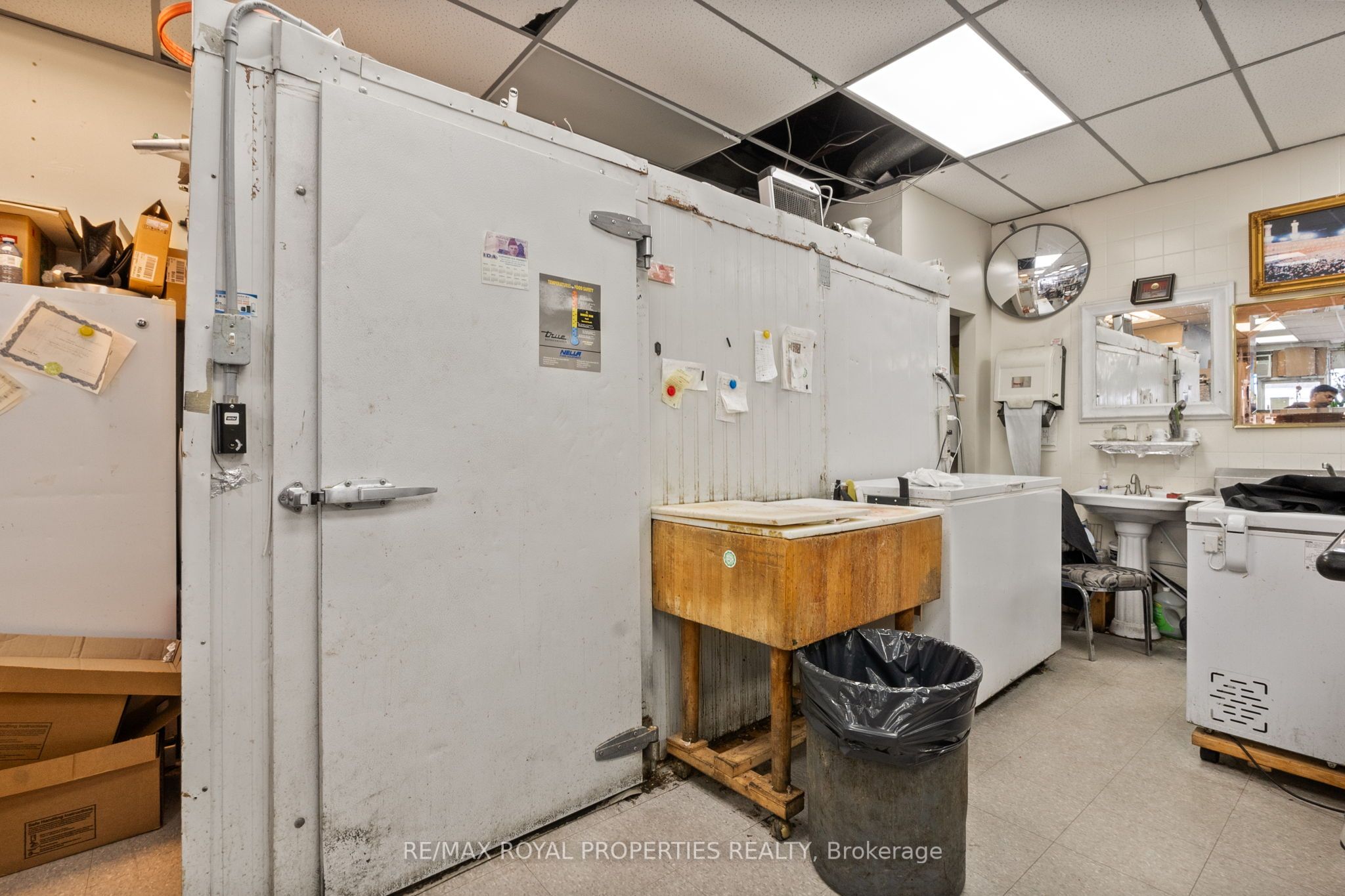 2183 Lawrence Avenue Property Photo 10
