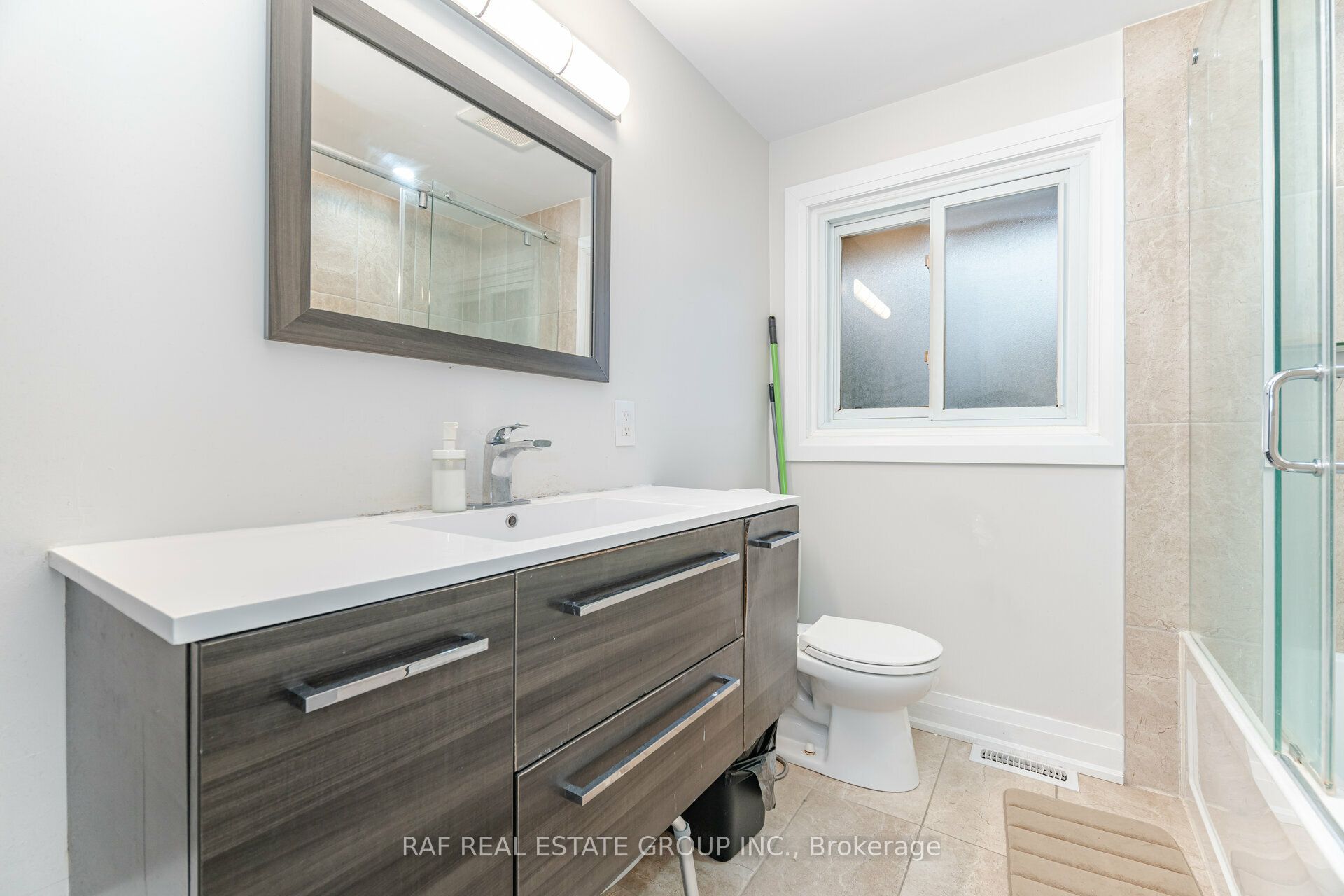 310 Admiral Road Property Photo 32