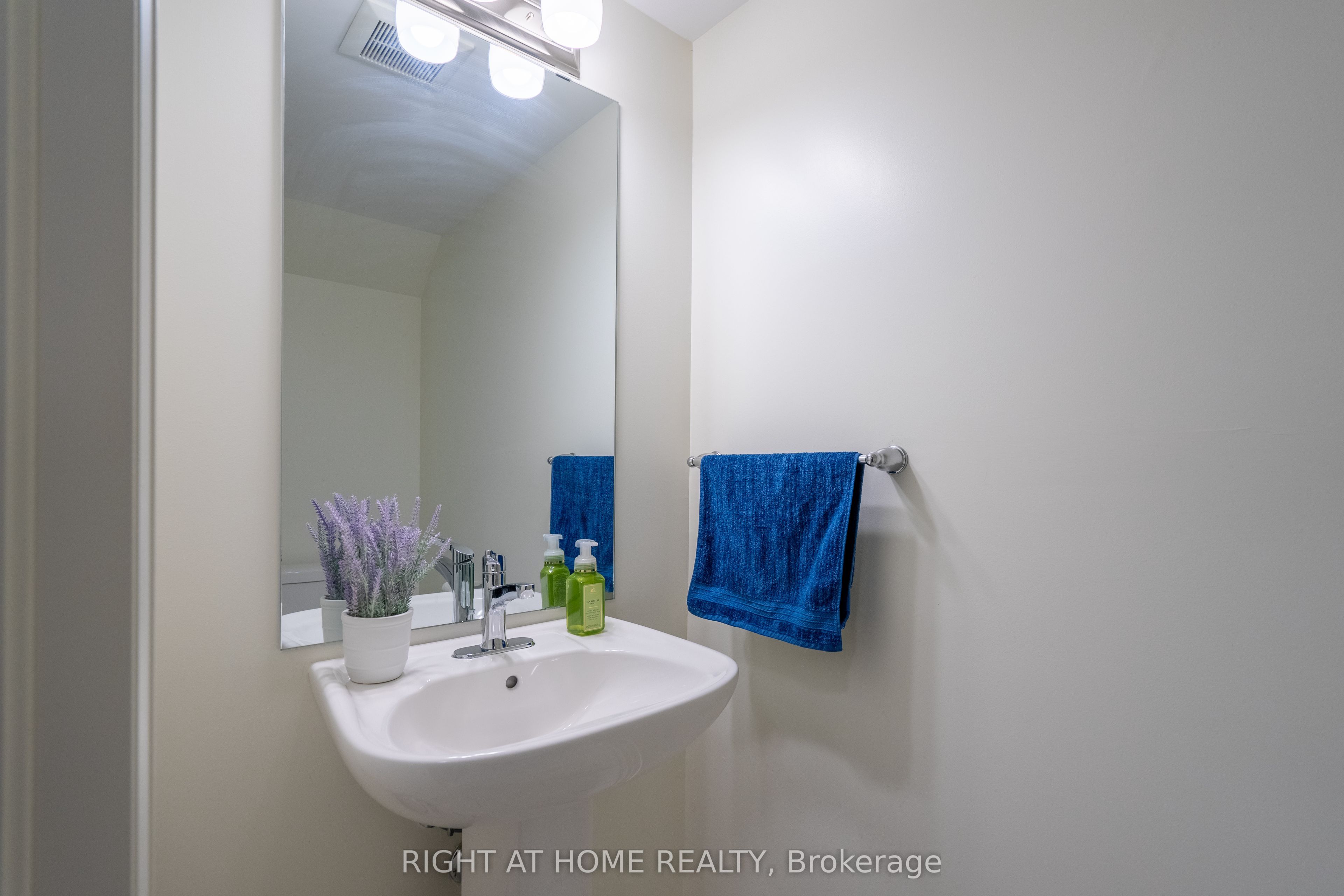 12 Emmas Way Property Photo 6