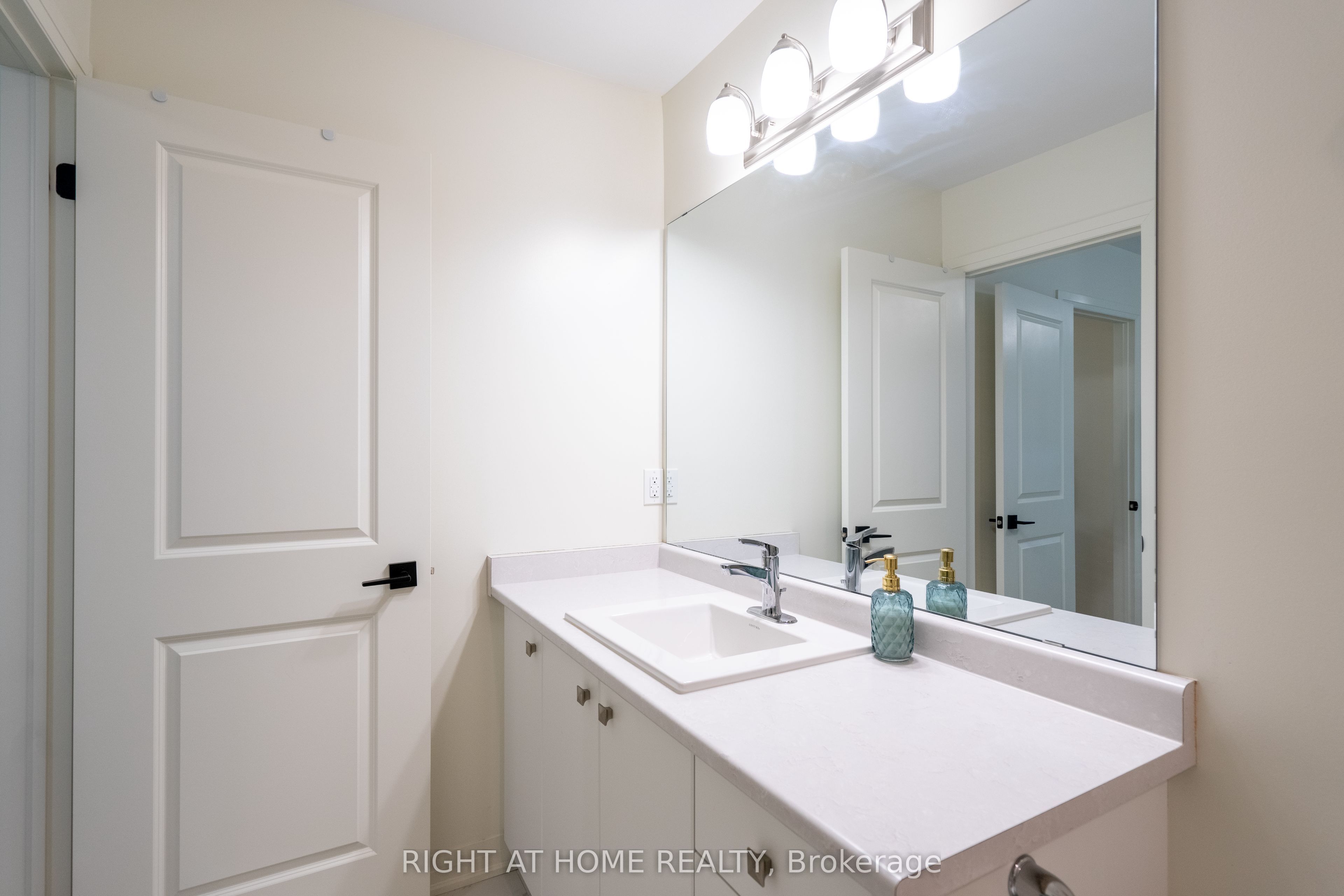 12 Emmas Way Property Photo 8