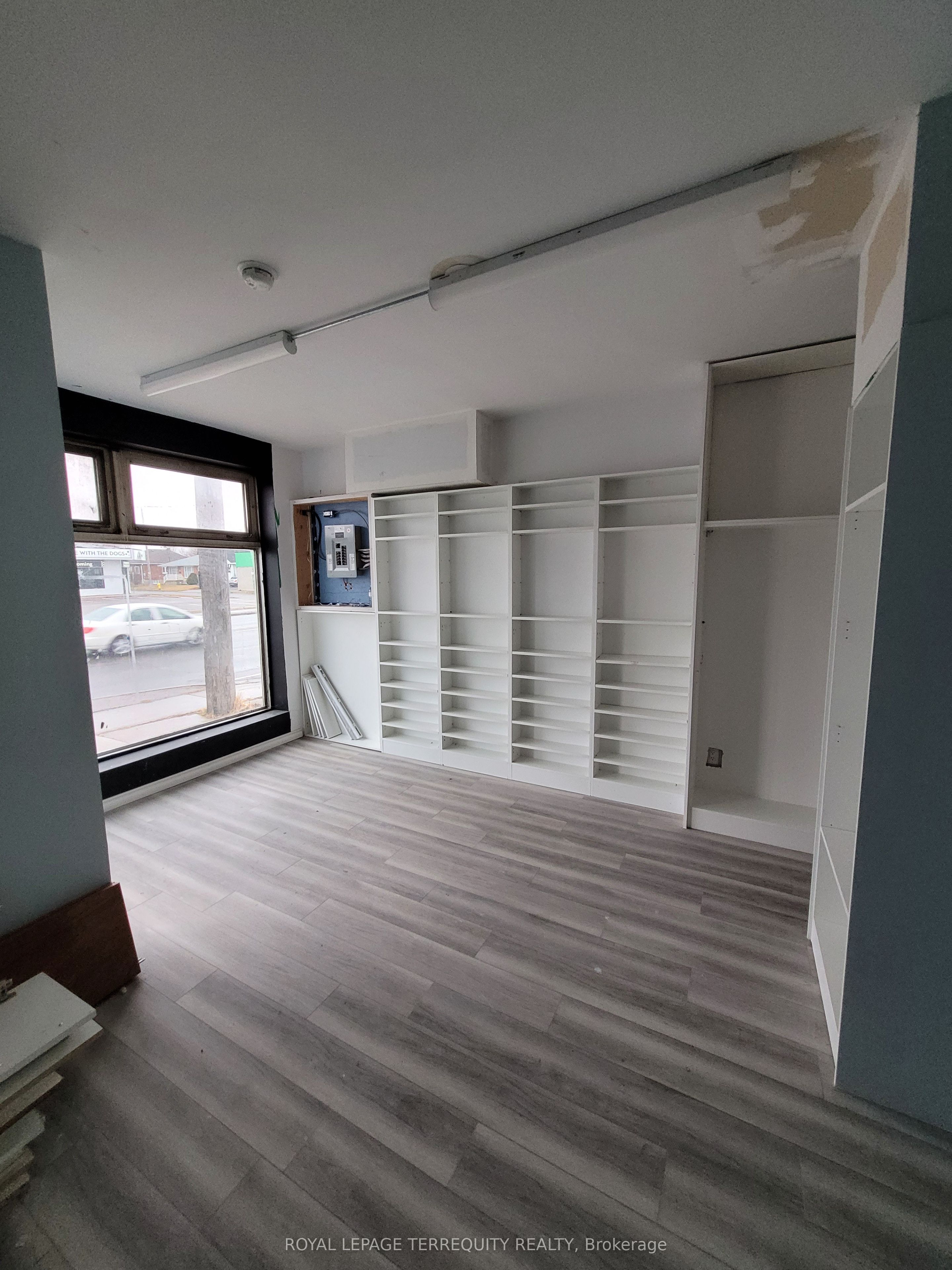 #a - 555 Ritson Road Property Photo 4