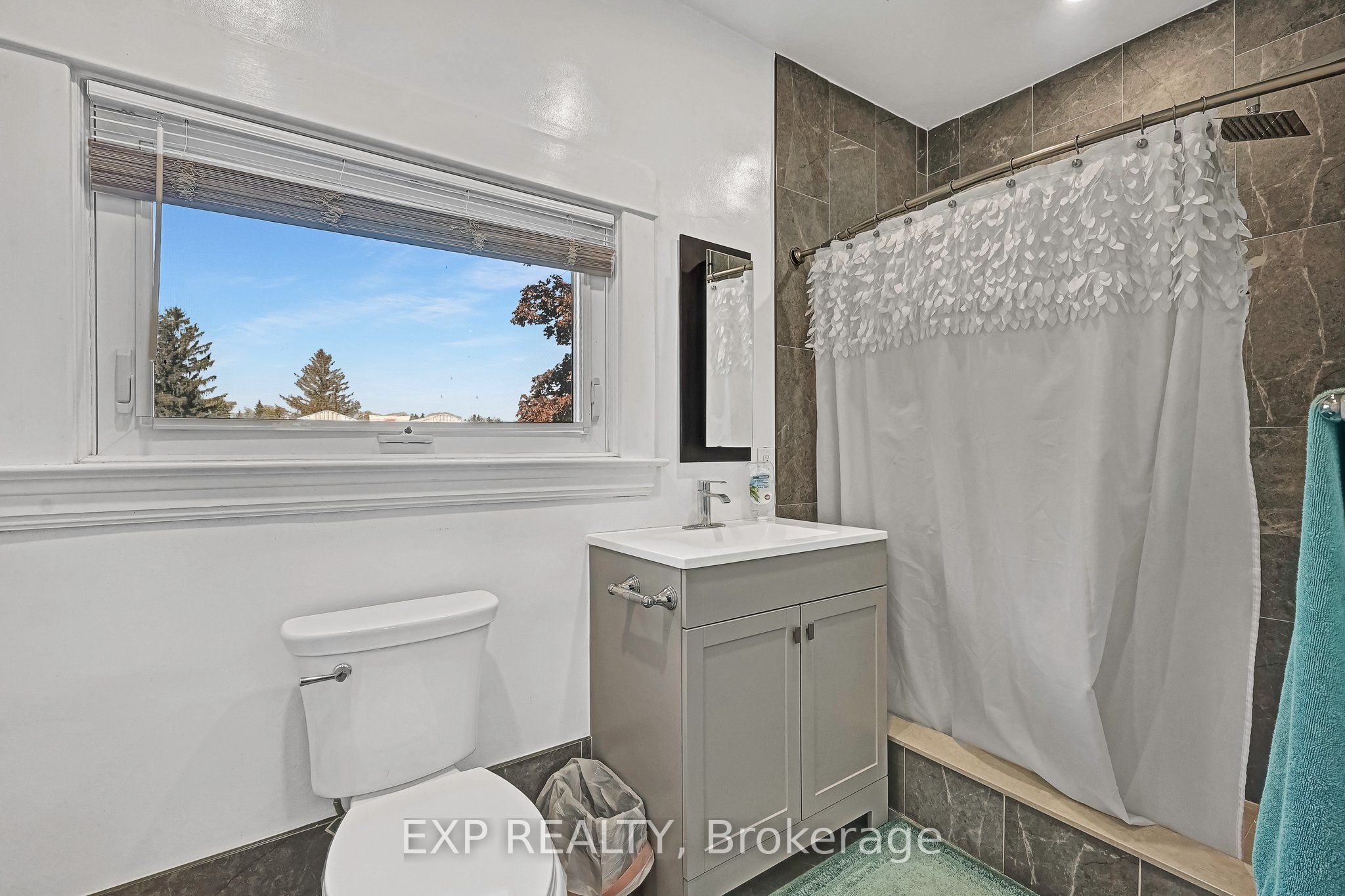 680 Winchester Road W Property Photo 14