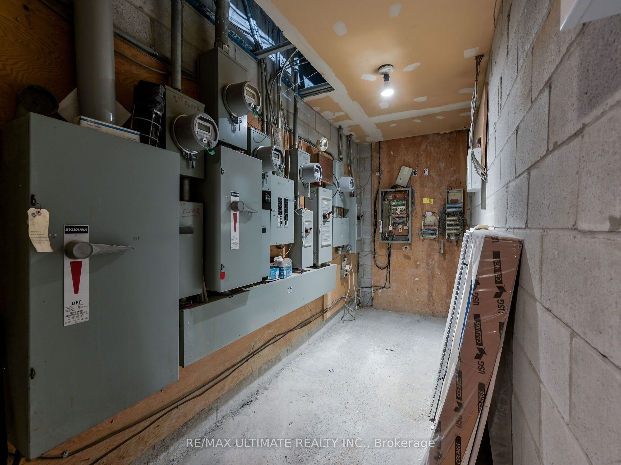 724 Pape Avenue Property Photo 38