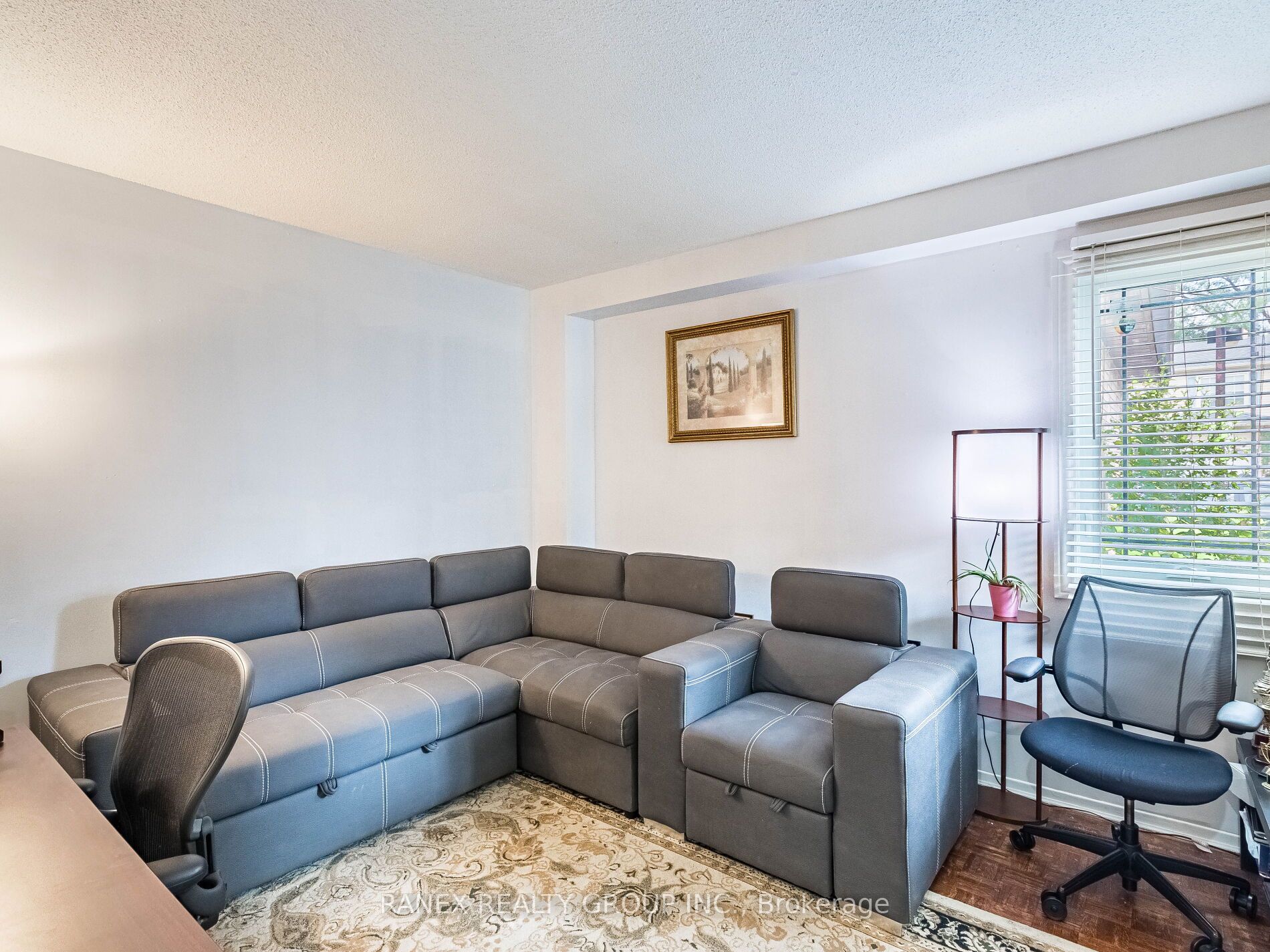 55 Scarfair Pathway Property Photo 8