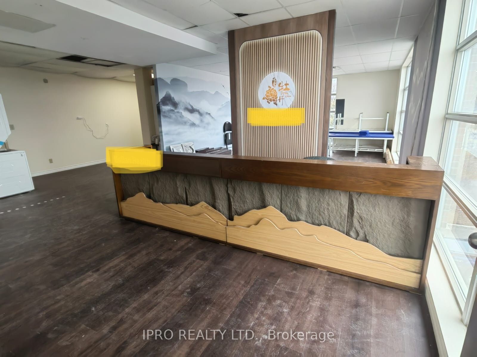 #301 - 490 Kingston Road Property Photo 2