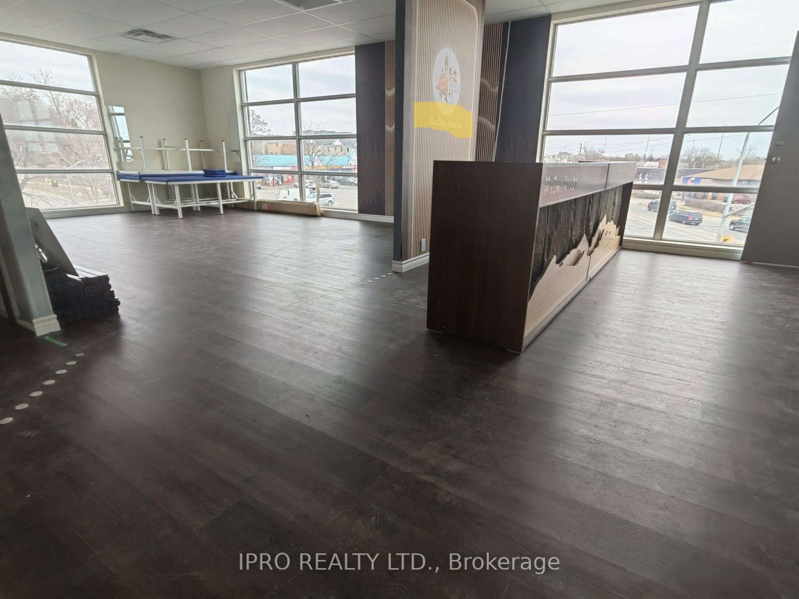 #301 - 490 Kingston Road Property Photo 3