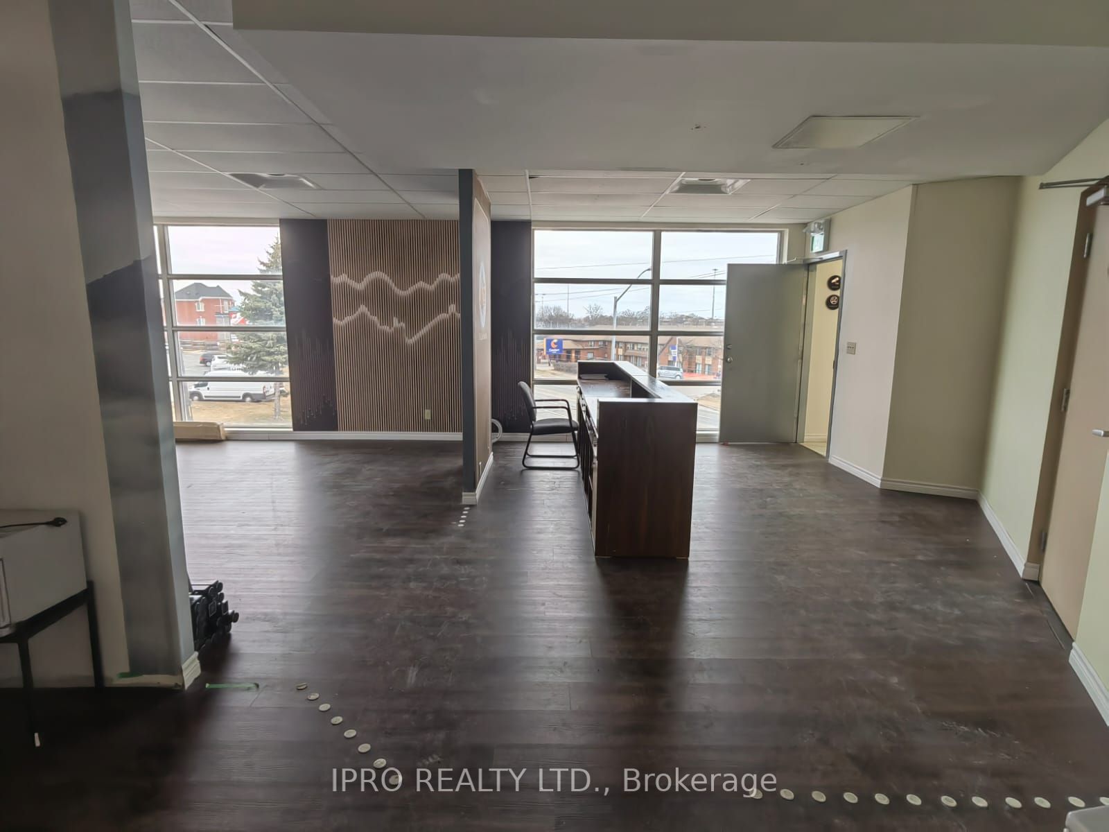 #301 - 490 Kingston Road Property Photo 6
