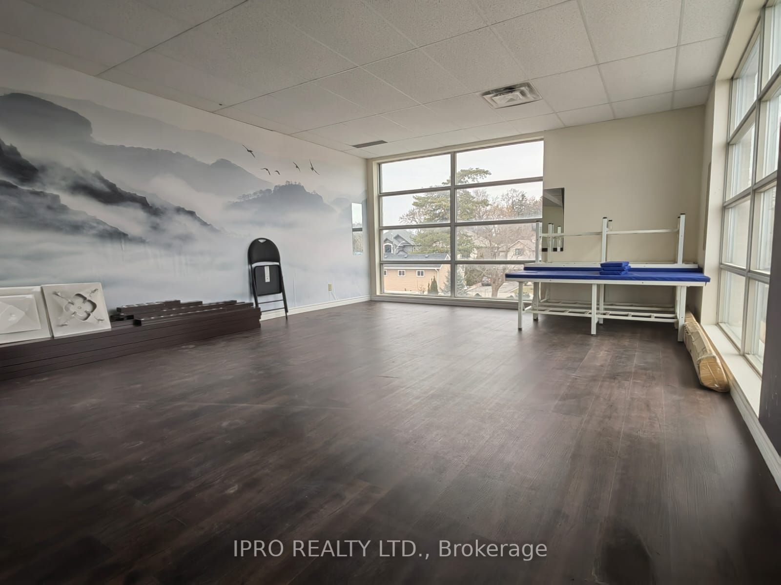 #301 - 490 Kingston Road Property Photo 7