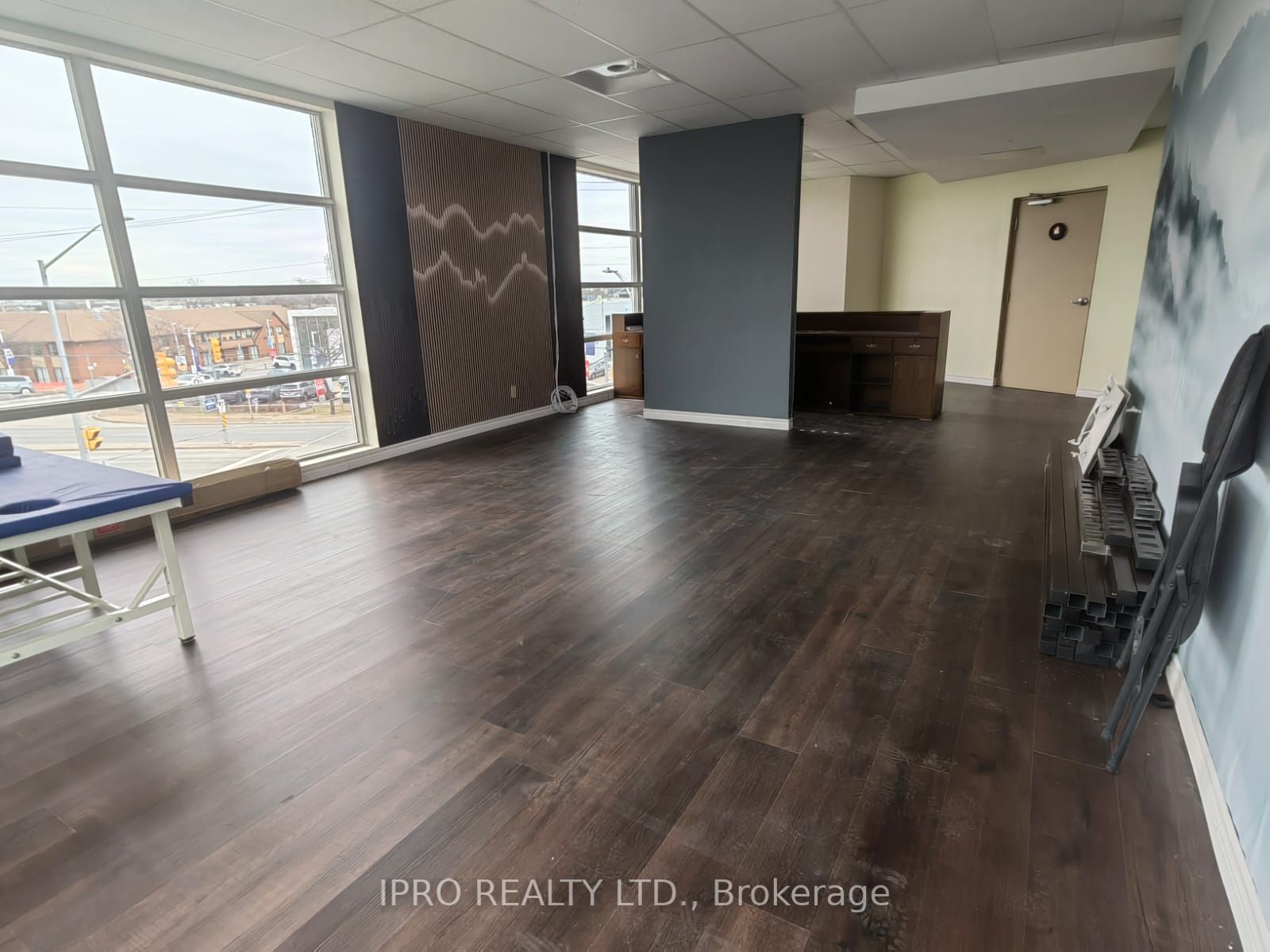 #301 - 490 Kingston Road Property Photo 9