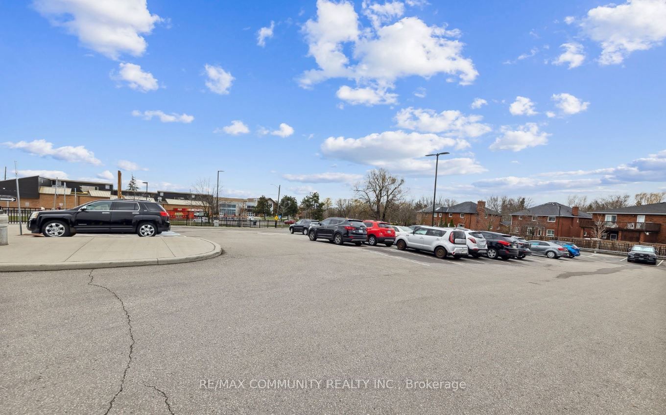 550 Bond Street Property Photo 14